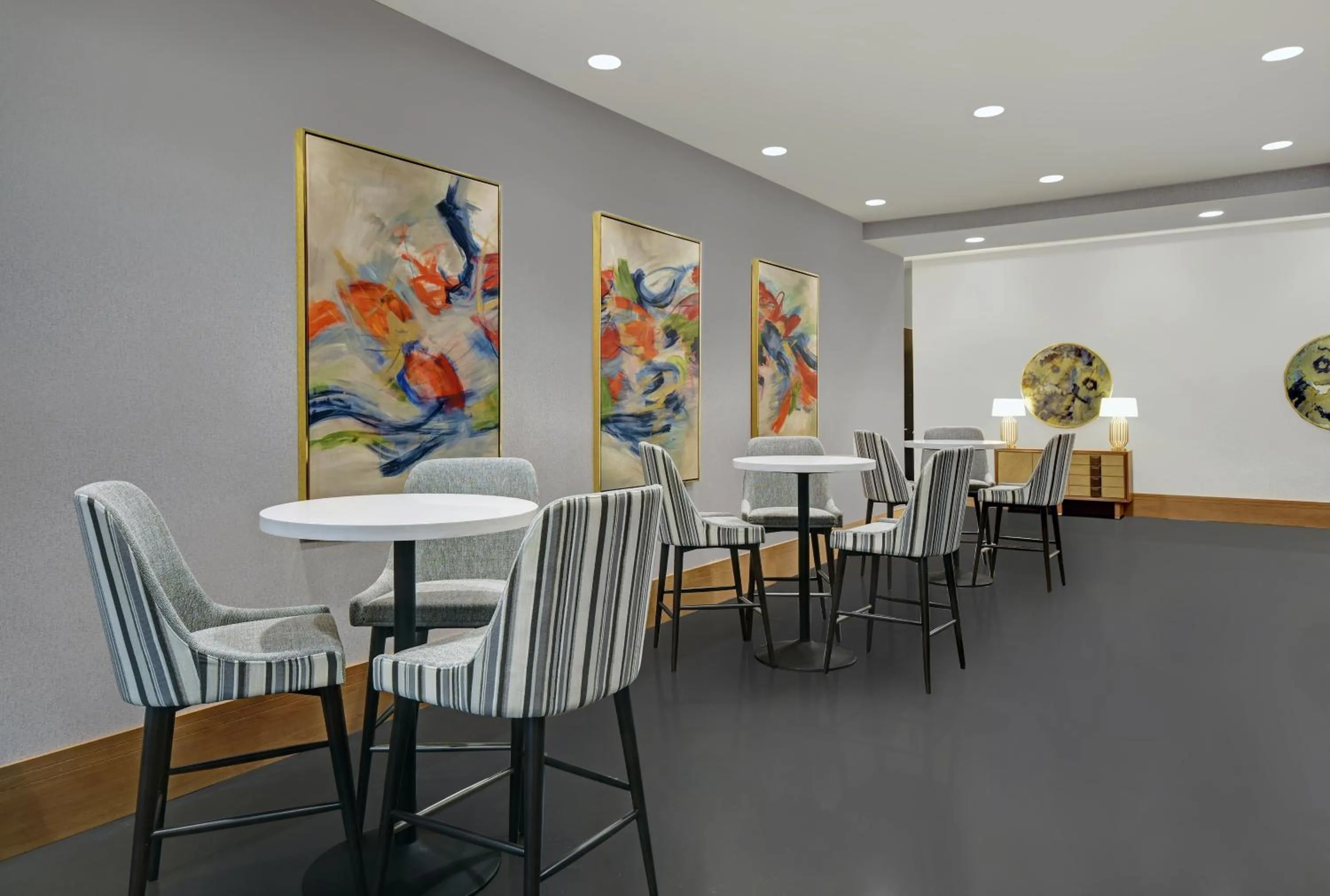 Seating area in Holiday Inn Express - Houston - Galleria Area by IHG