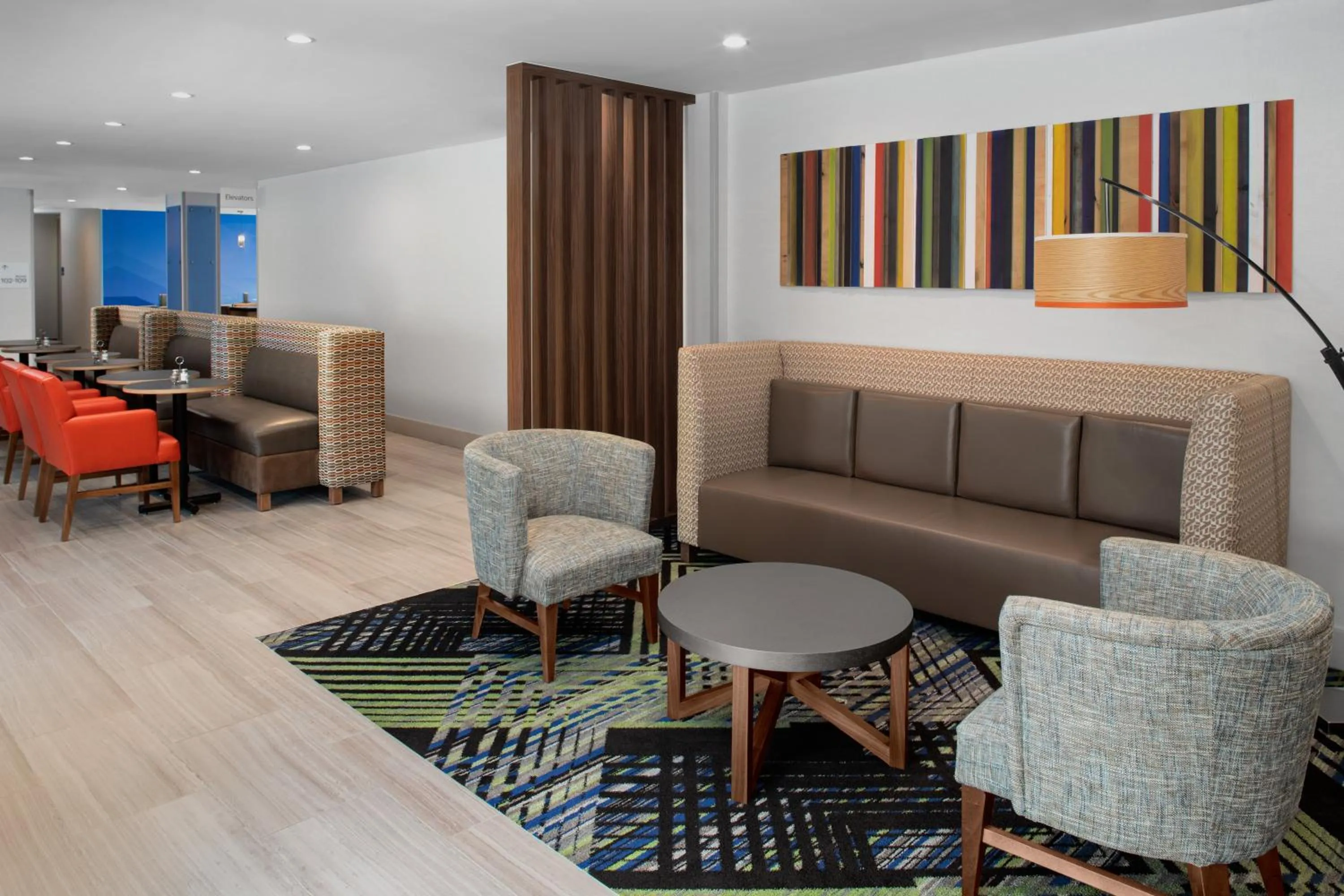 Property building in Holiday Inn Express & Suites Woodside LaGuardia Airport