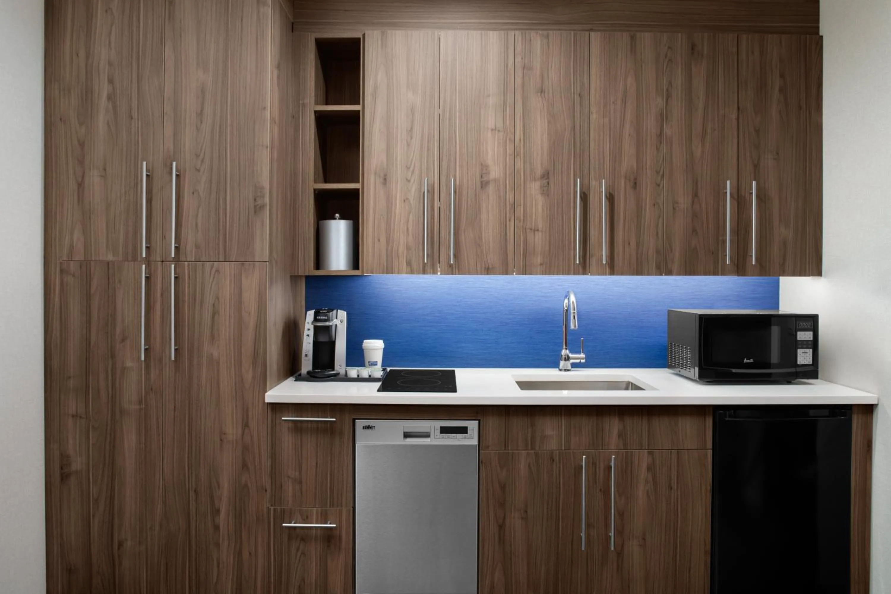 Coffee/tea facilities in Holiday Inn Express & Suites Woodside LaGuardia Airport