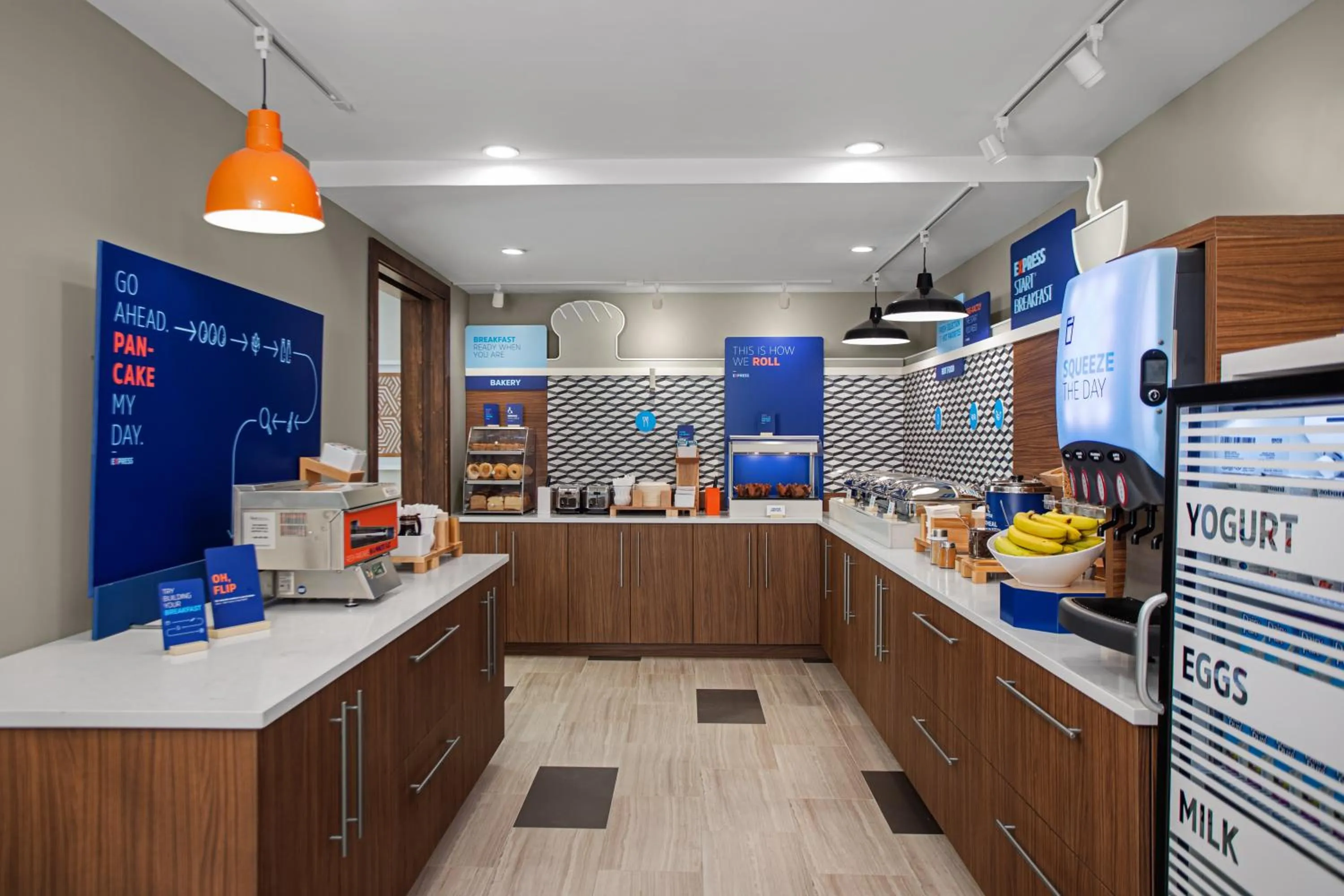 Restaurant/places to eat in Holiday Inn Express & Suites Woodside LaGuardia Airport