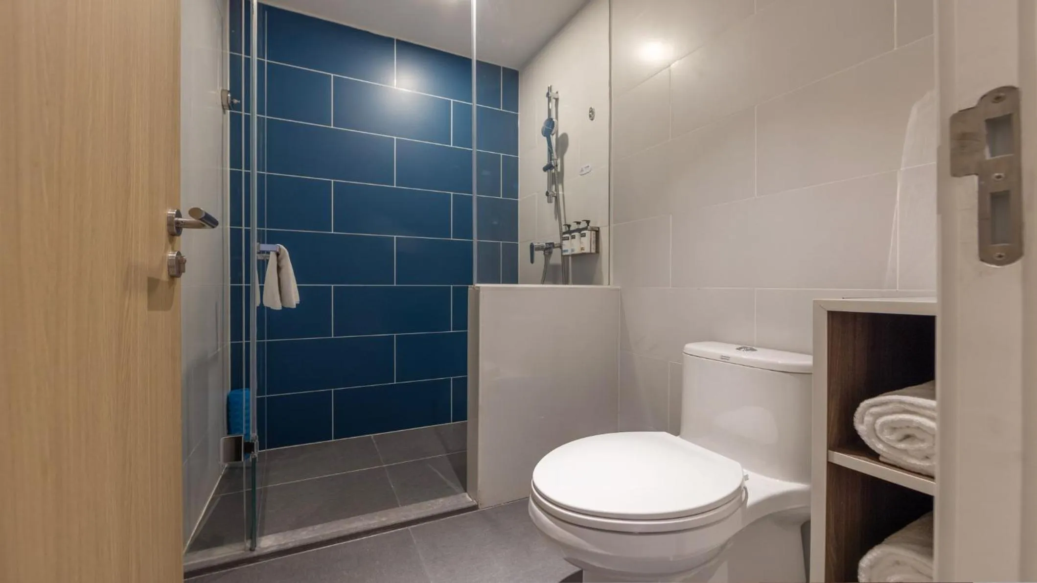 Photo of the whole room in Holiday Inn Express Chengdu Wuhou New City by IHG