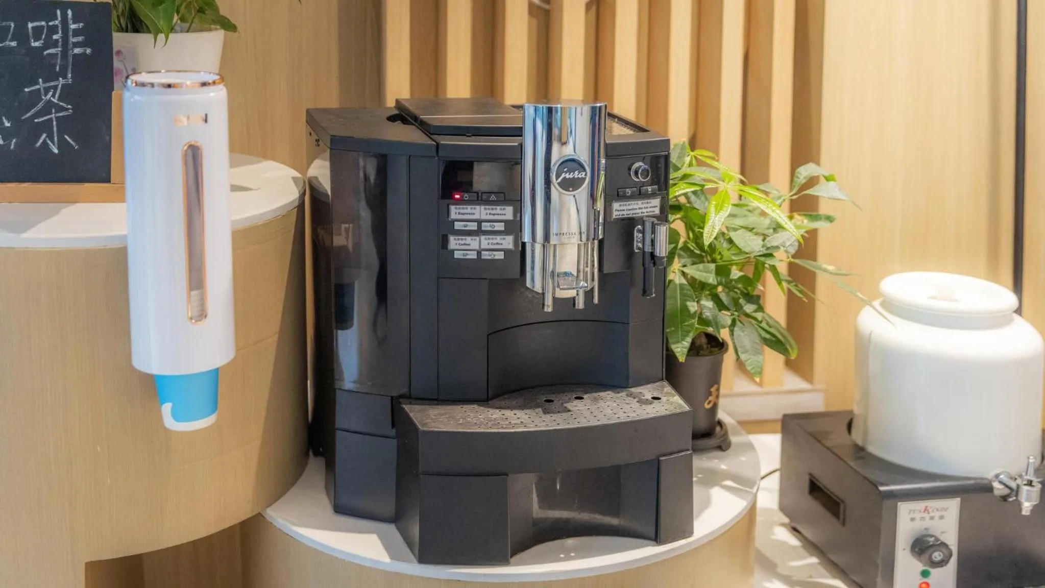 Lounge or bar in Holiday Inn Express Chengdu Wuhou New City by IHG