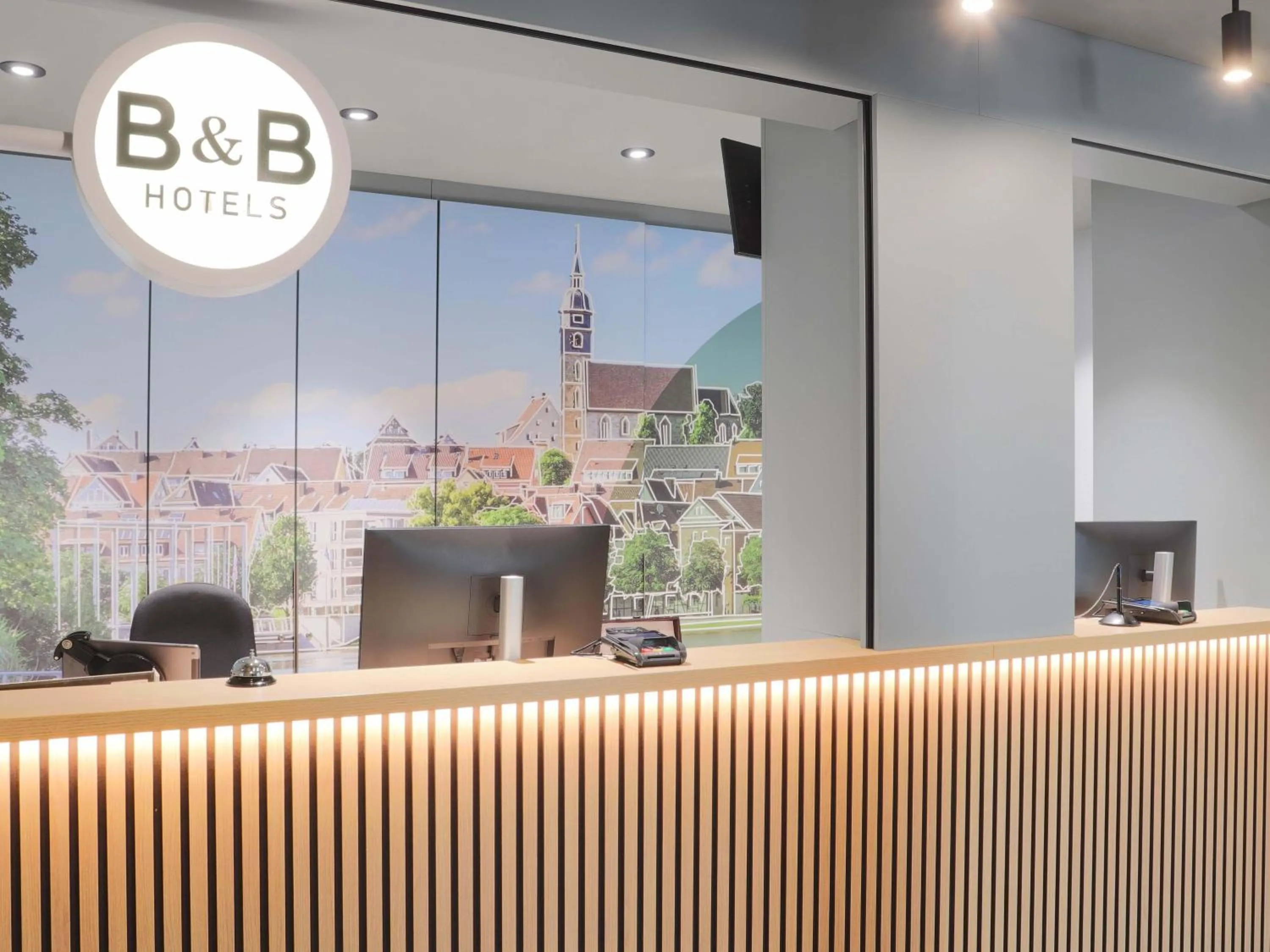 Lobby or reception in B&B Hotel Böblingen