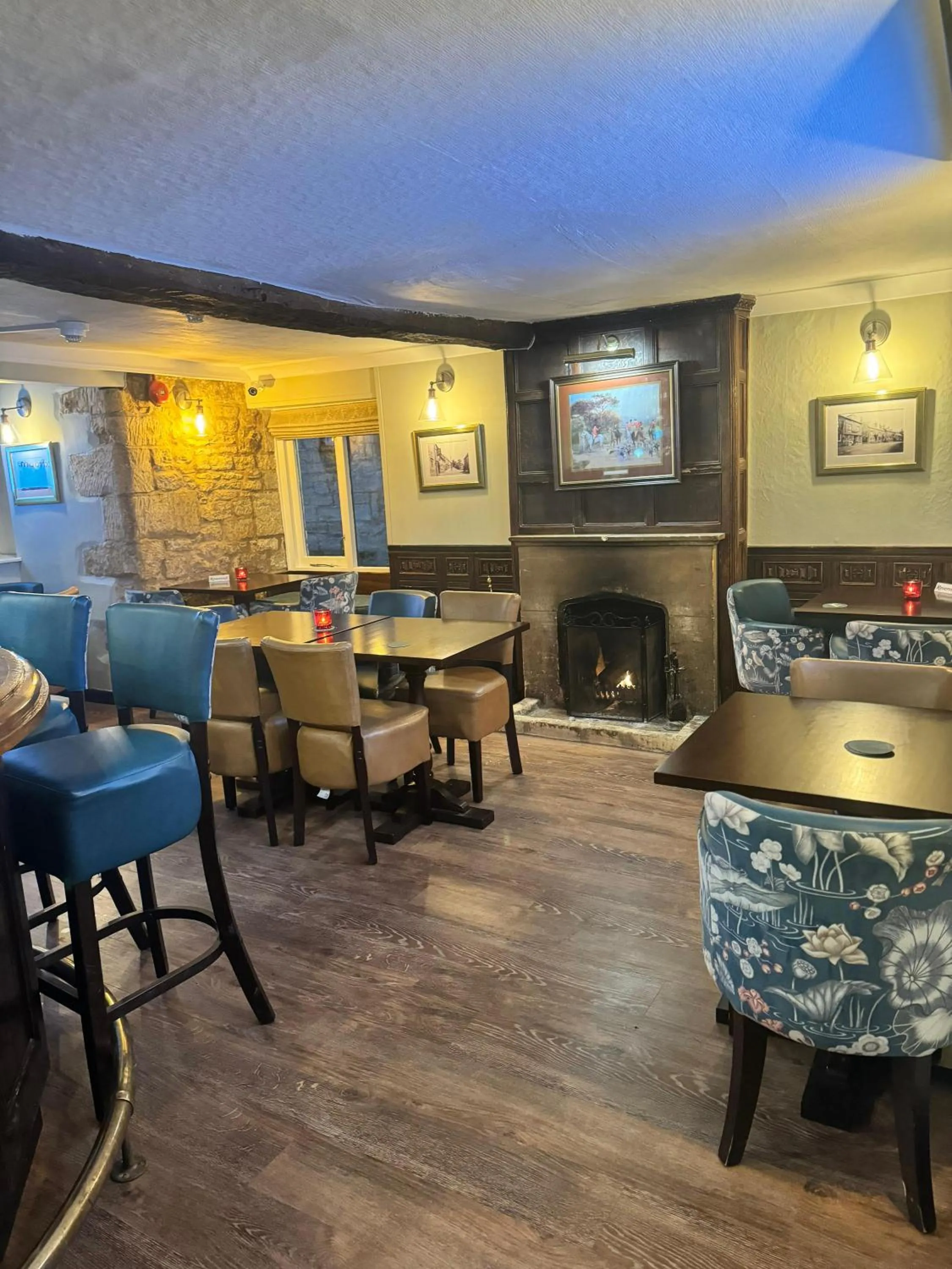 Restaurant/places to eat in Crown Hotel Cotswold