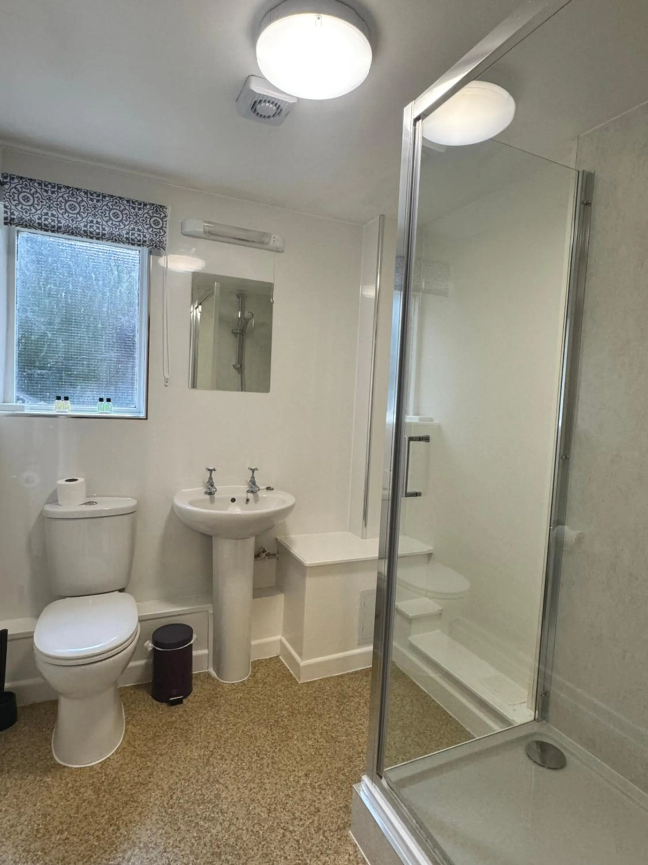 Shower in Crown Hotel Cotswold