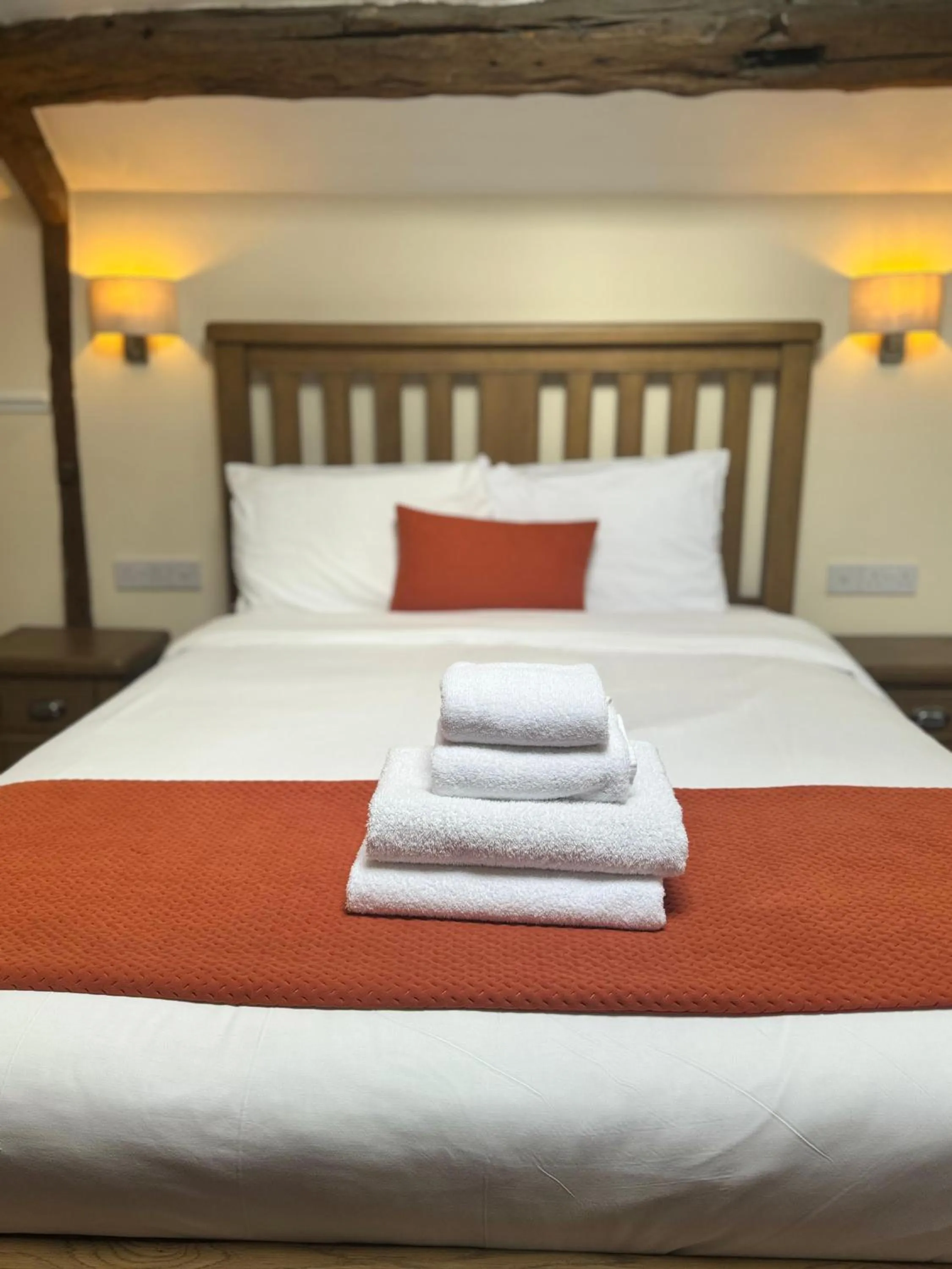 Bedroom, Bed in Crown Hotel Cotswold