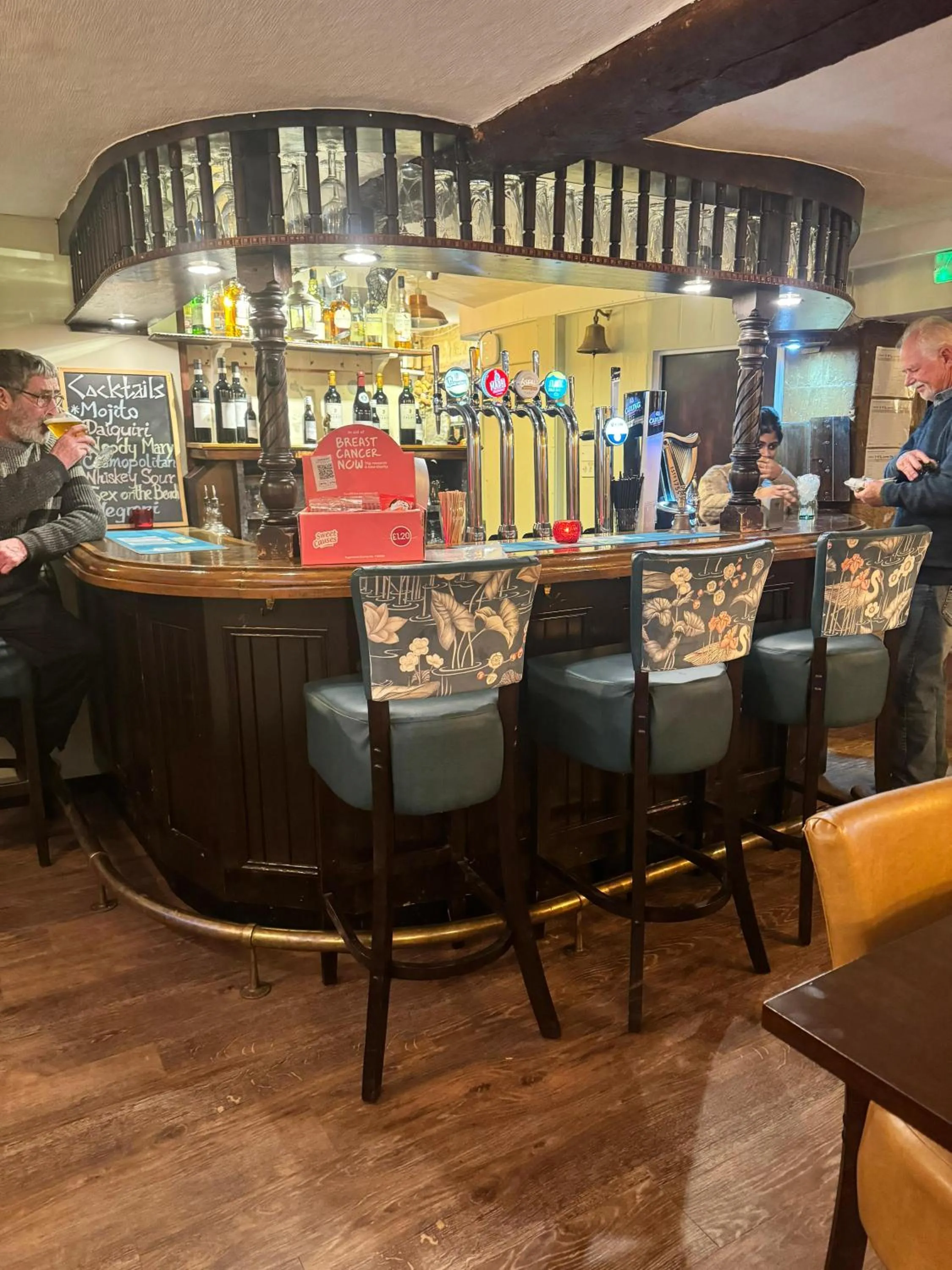 Restaurant/places to eat in Crown Hotel Cotswold