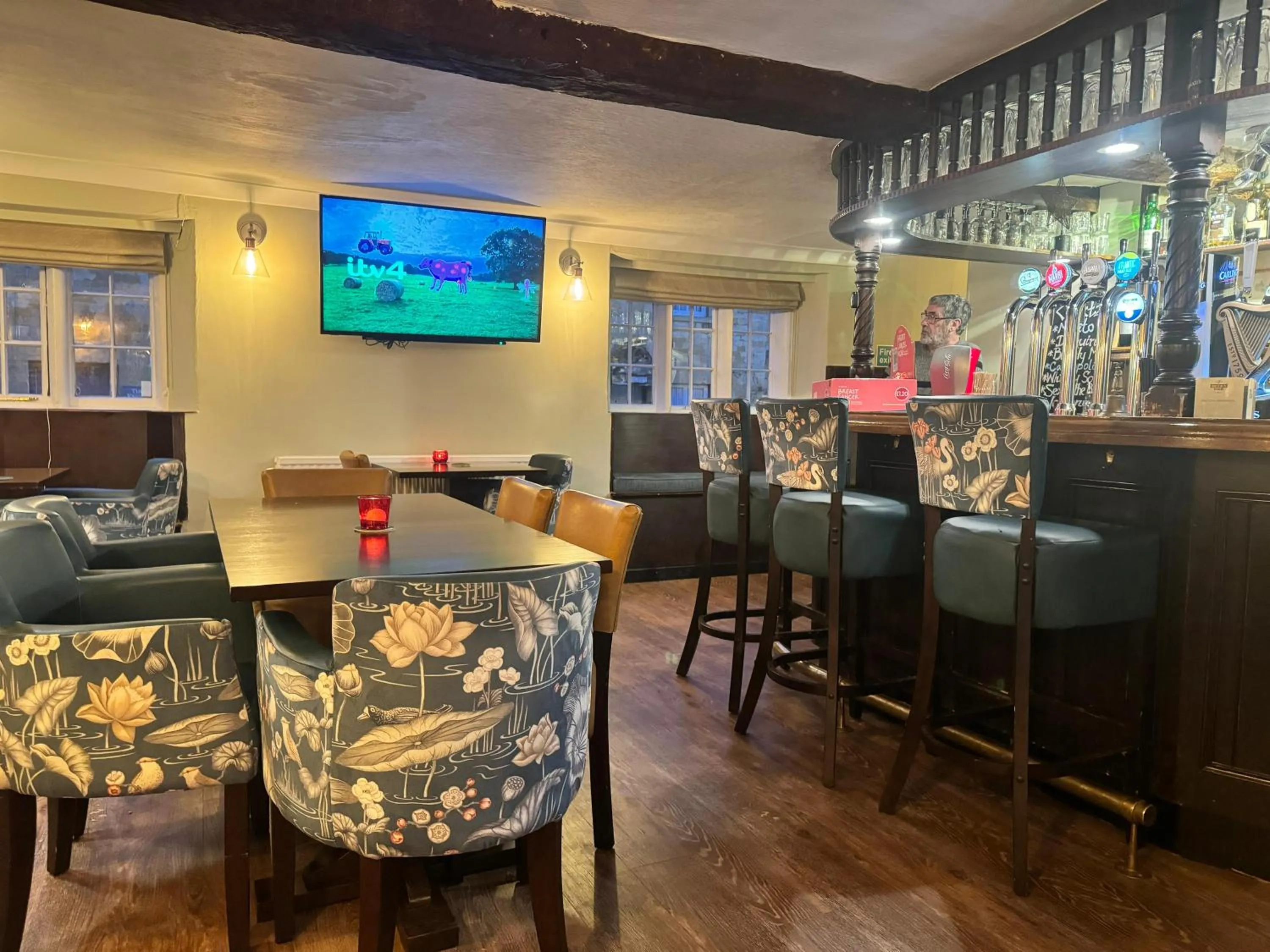 Restaurant/places to eat in Crown Hotel Cotswold