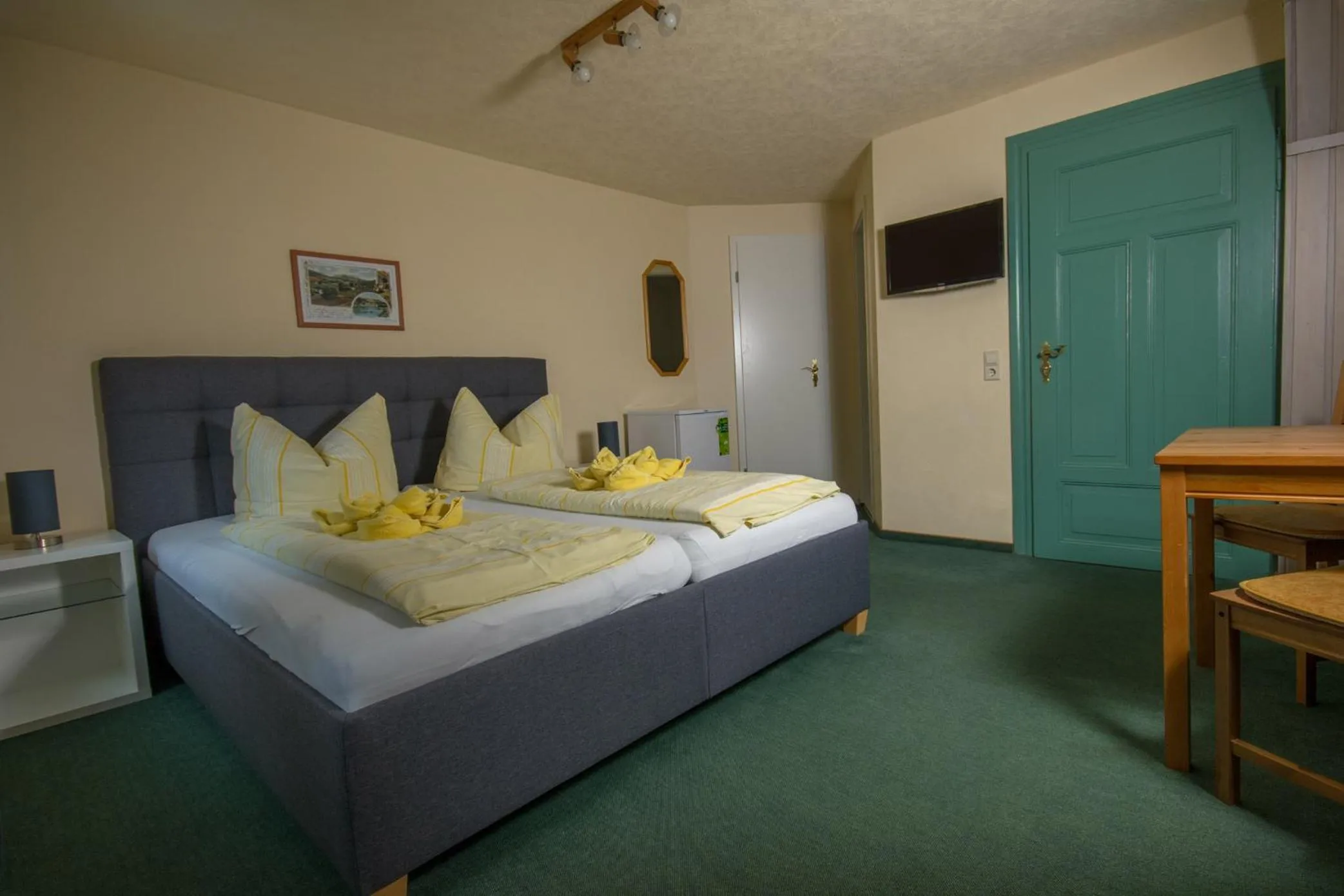 Photo of the whole room, Bed in Pension Immergrün