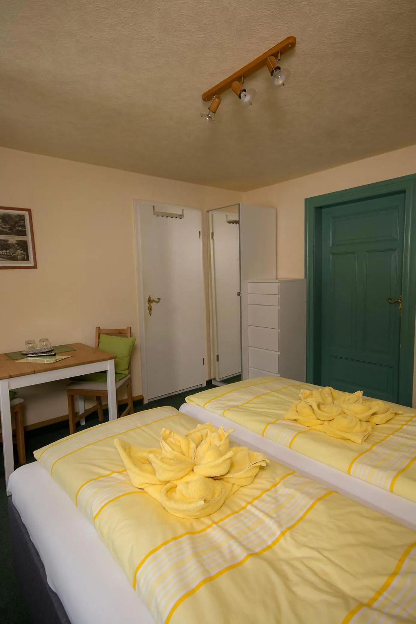 Photo of the whole room, Bed in Pension Immergrün