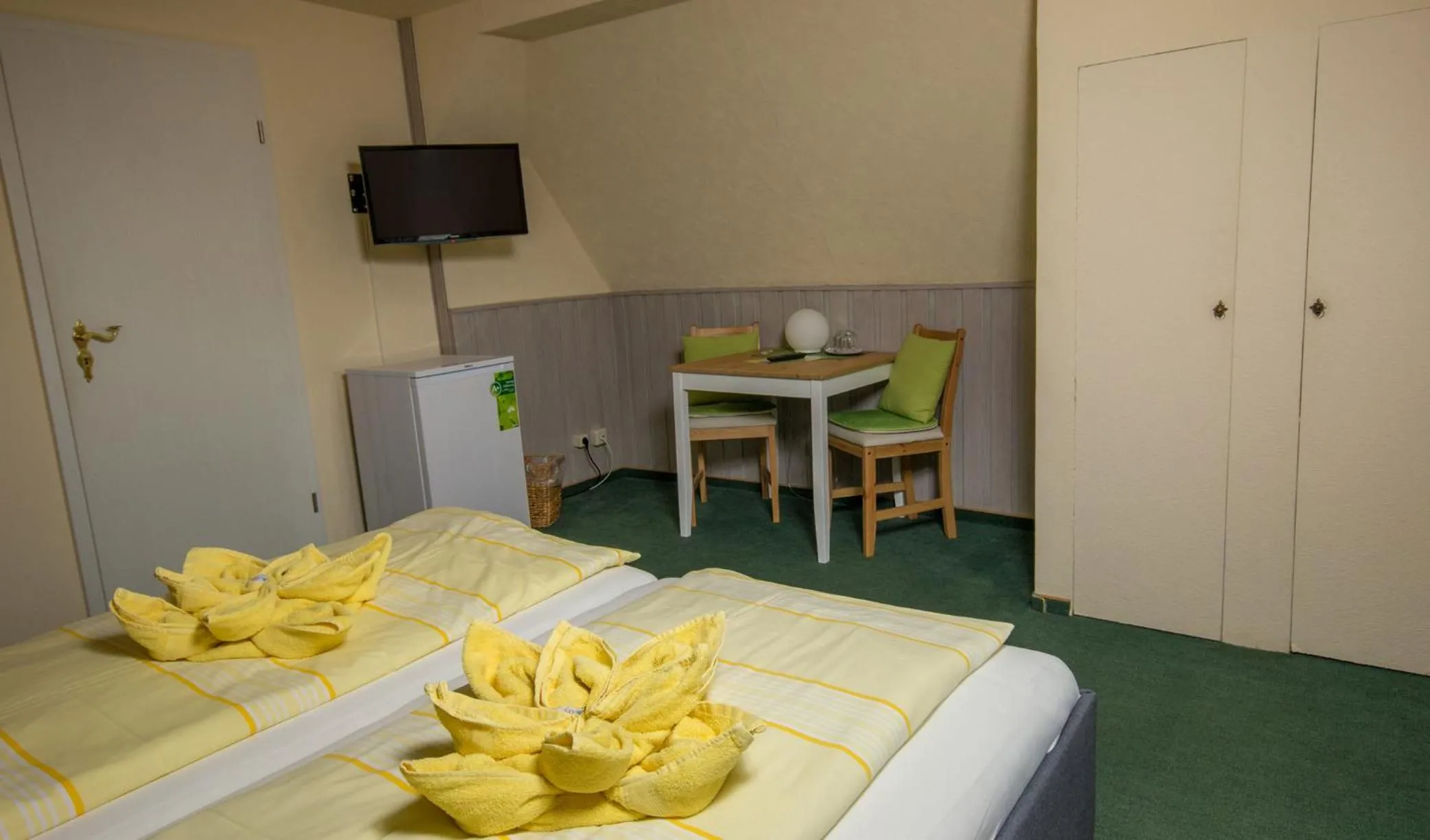 Photo of the whole room, Bed in Pension Immergrün