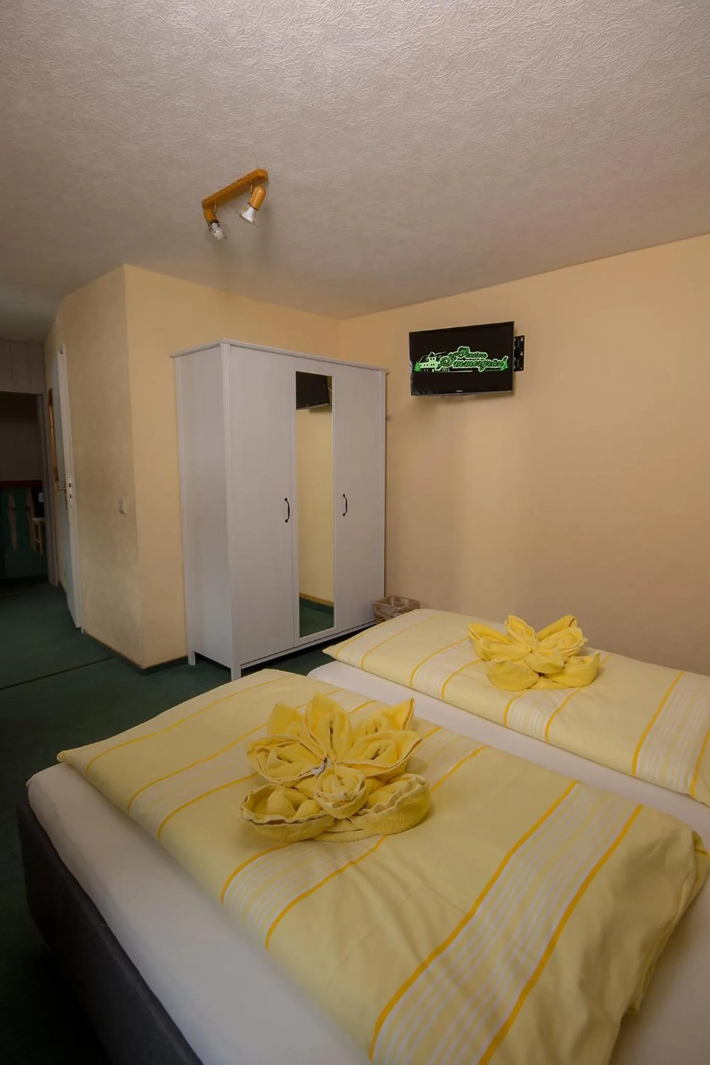 Photo of the whole room, Bed in Pension Immergrün