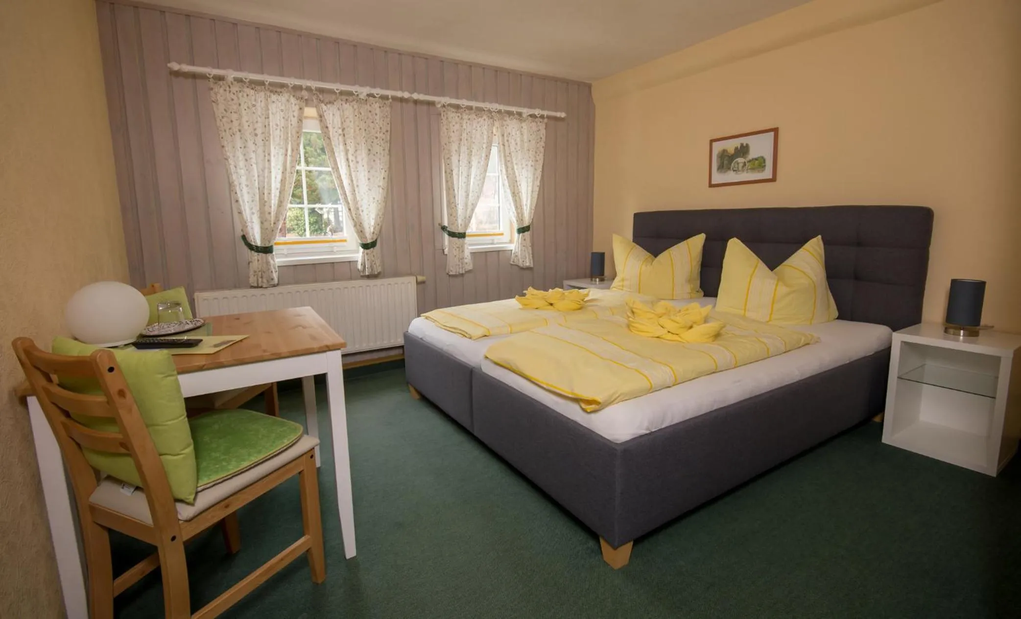 Photo of the whole room, Bed in Pension Immergrün