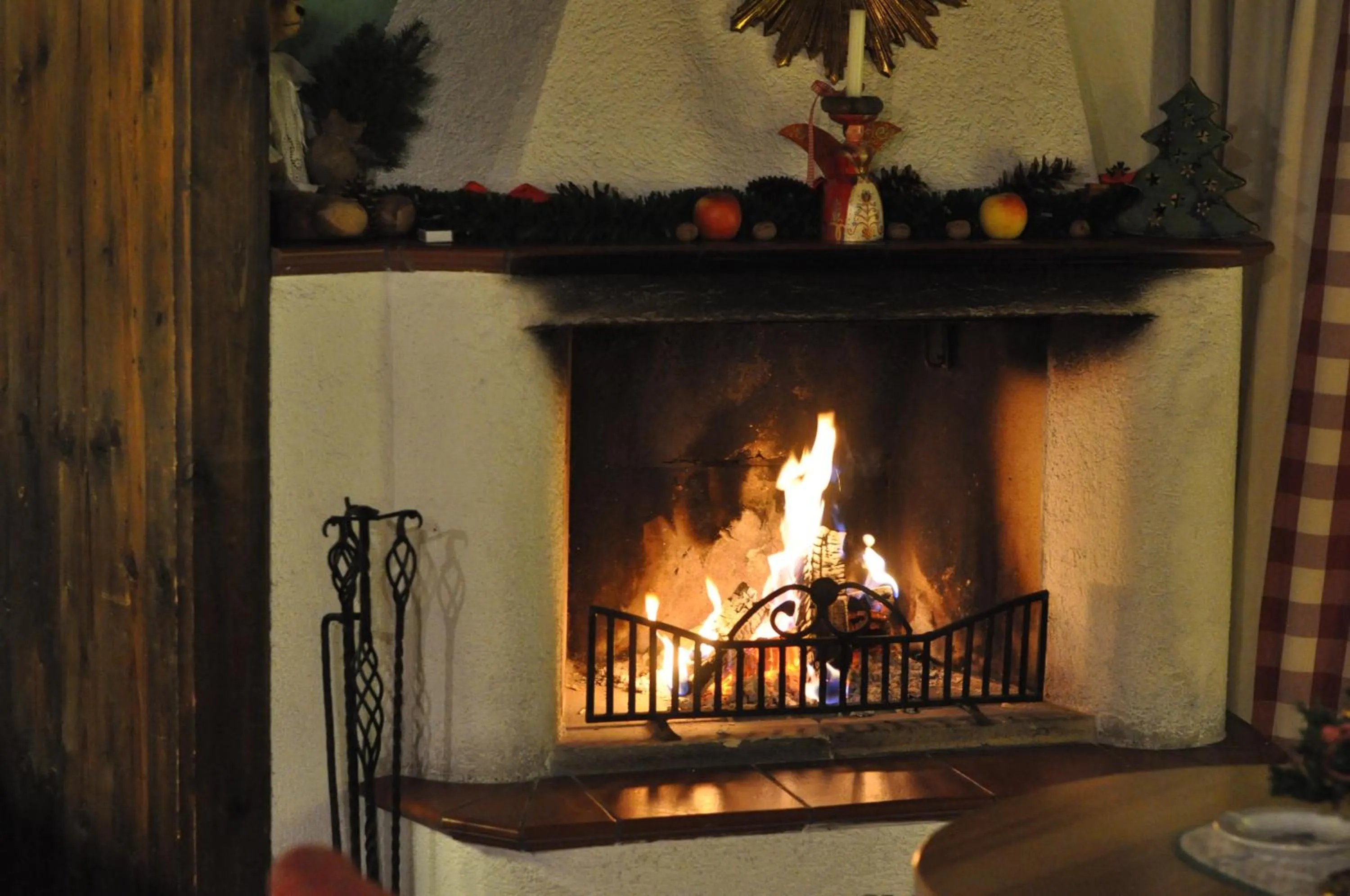 Communal lounge/ TV room in Romantikhotel Almtalhof