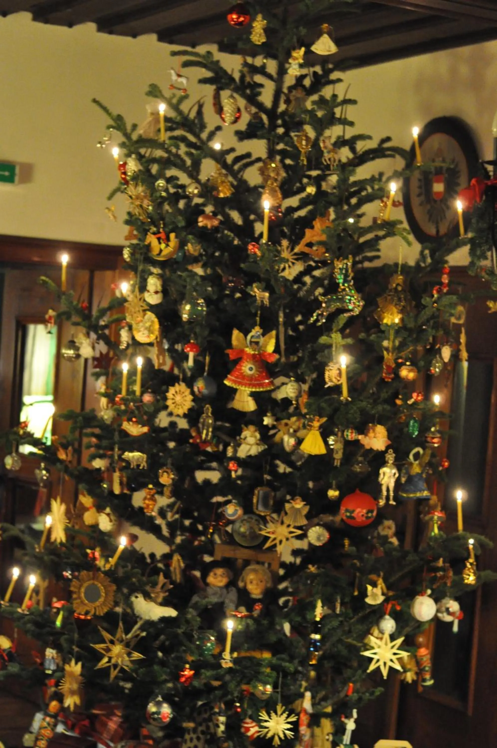 Communal lounge/ TV room in Romantikhotel Almtalhof