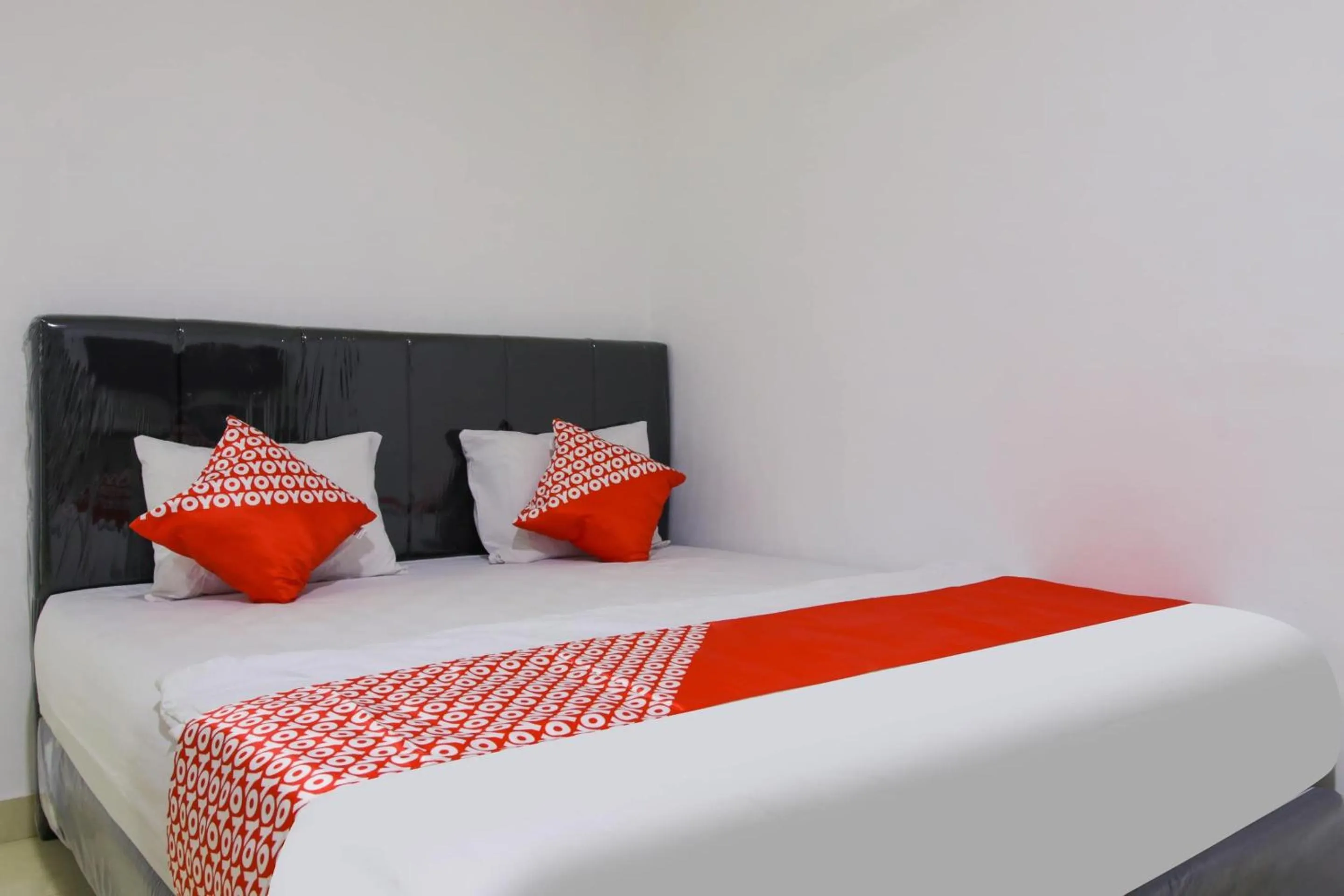 Bedroom, Bed in Hotel O Pa Baeng Baeng Near Rumah Sakit Faisal Formerly Guest House Cahaya 7296