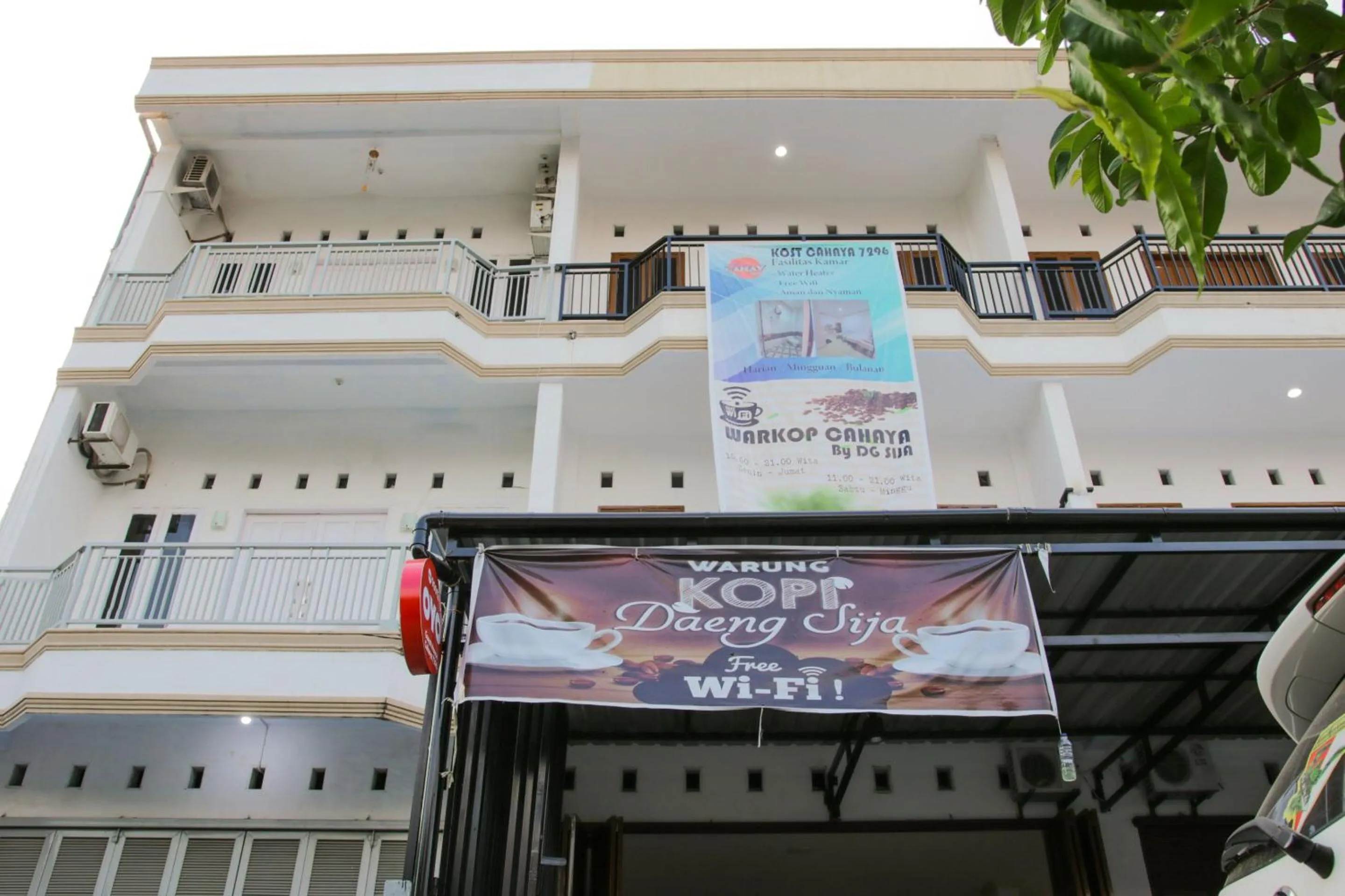 Facade/entrance in Hotel O Pa Baeng Baeng Near Rumah Sakit Faisal Formerly Guest House Cahaya 7296