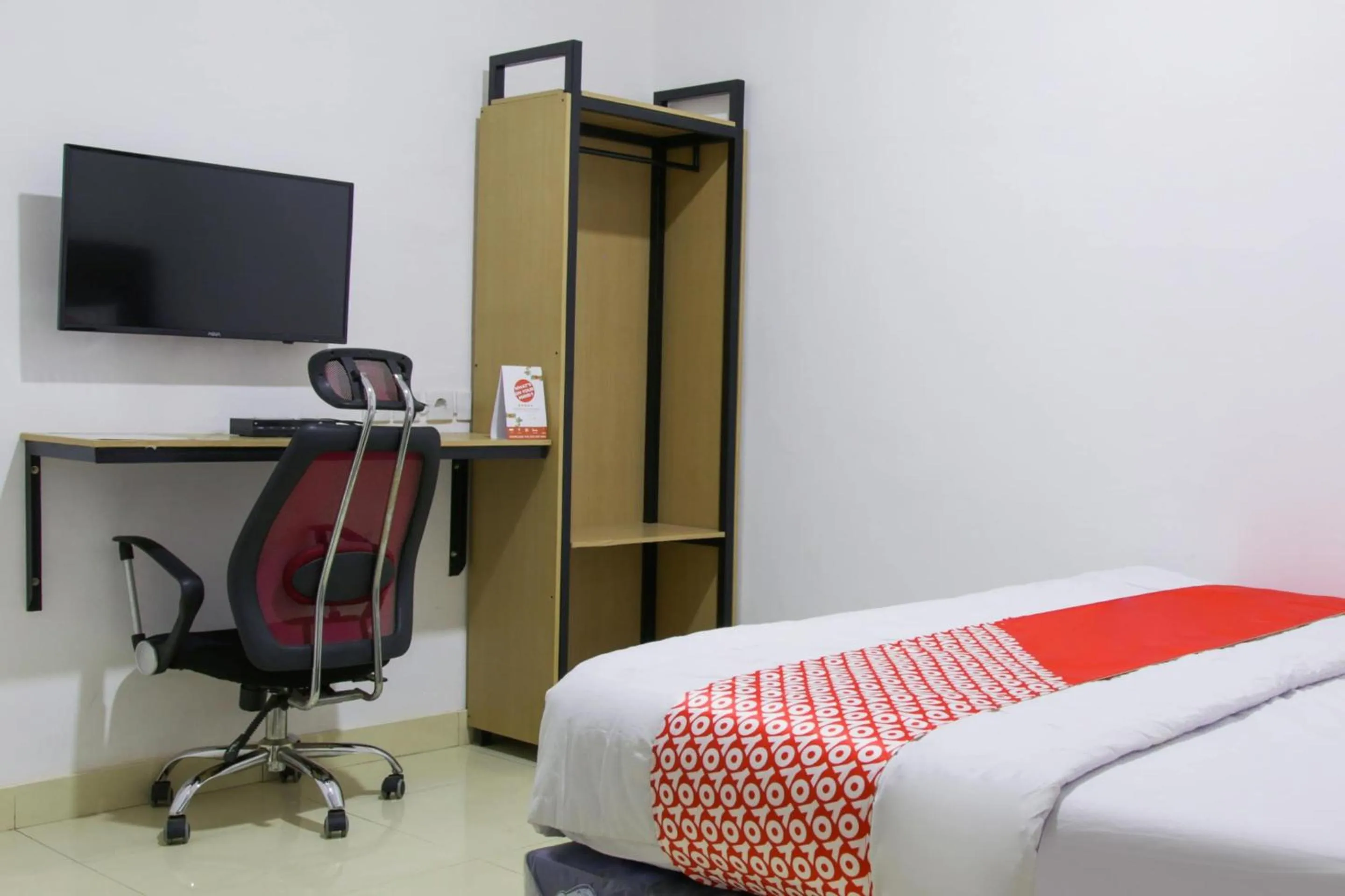 Bedroom, Bed in Hotel O Pa Baeng Baeng Near Rumah Sakit Faisal Formerly Guest House Cahaya 7296