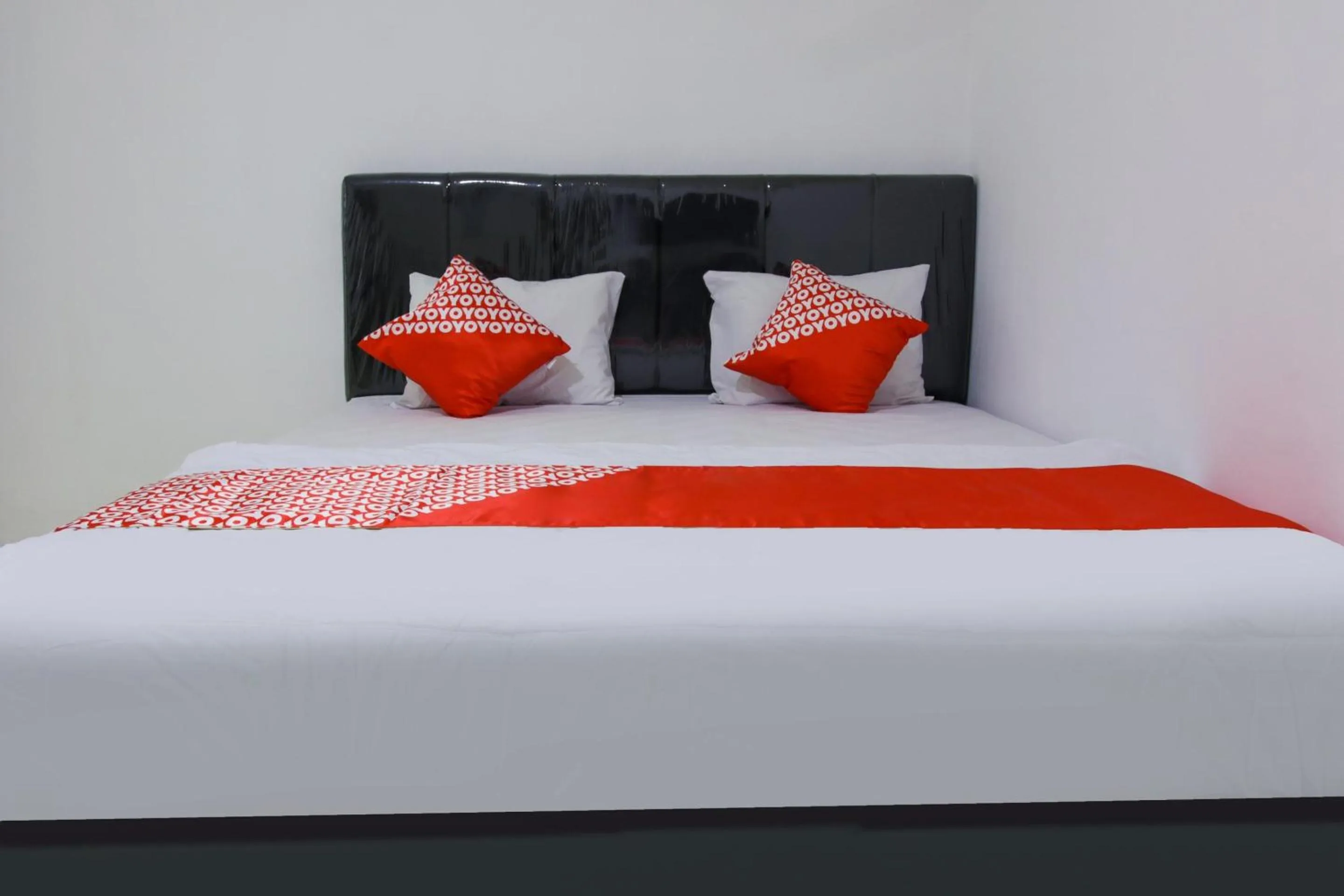 Bedroom, Bed in Hotel O Pa Baeng Baeng Near Rumah Sakit Faisal Formerly Guest House Cahaya 7296