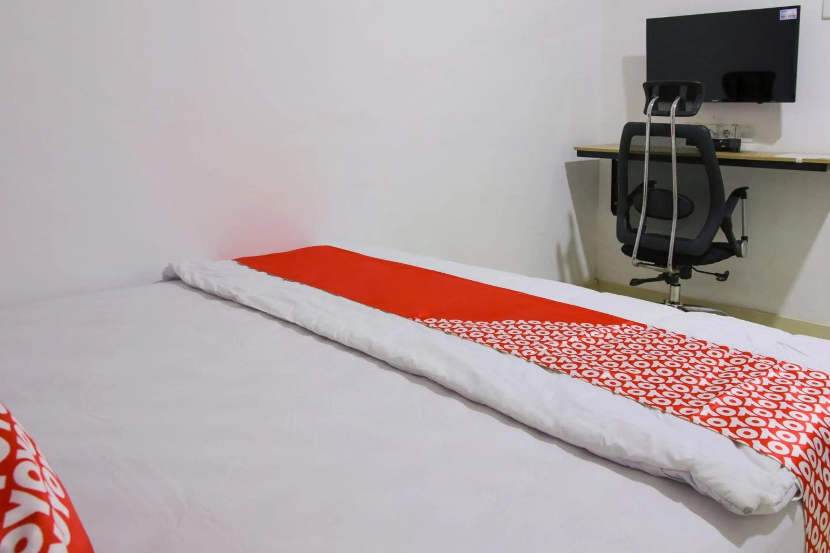 Bedroom, Bed in Hotel O Pa Baeng Baeng Near Rumah Sakit Faisal Formerly Guest House Cahaya 7296