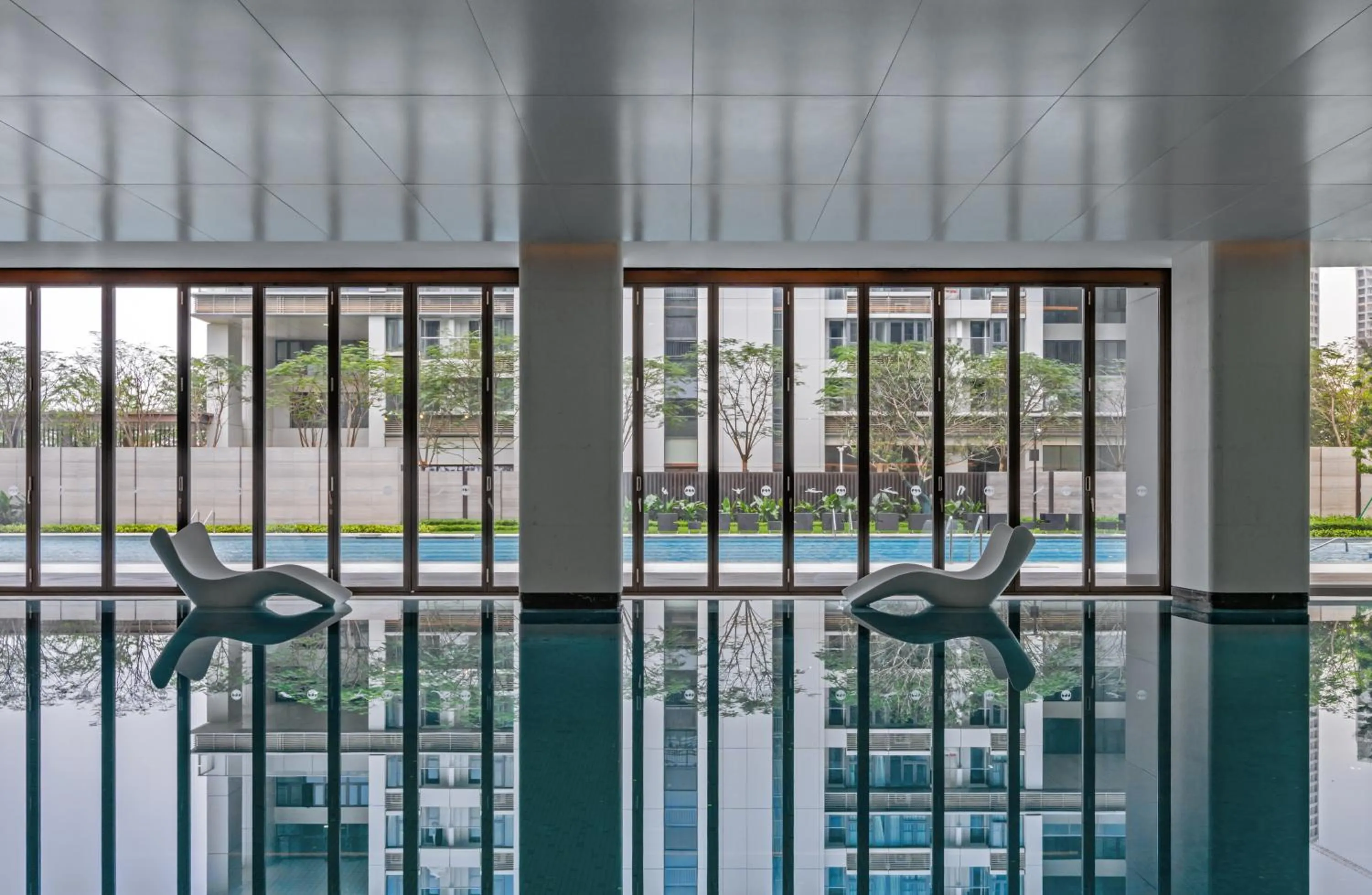 Swimming pool in Hilton Shenzhen World Exhibition & Convention Center - Only 5 minutes' walk to WECC