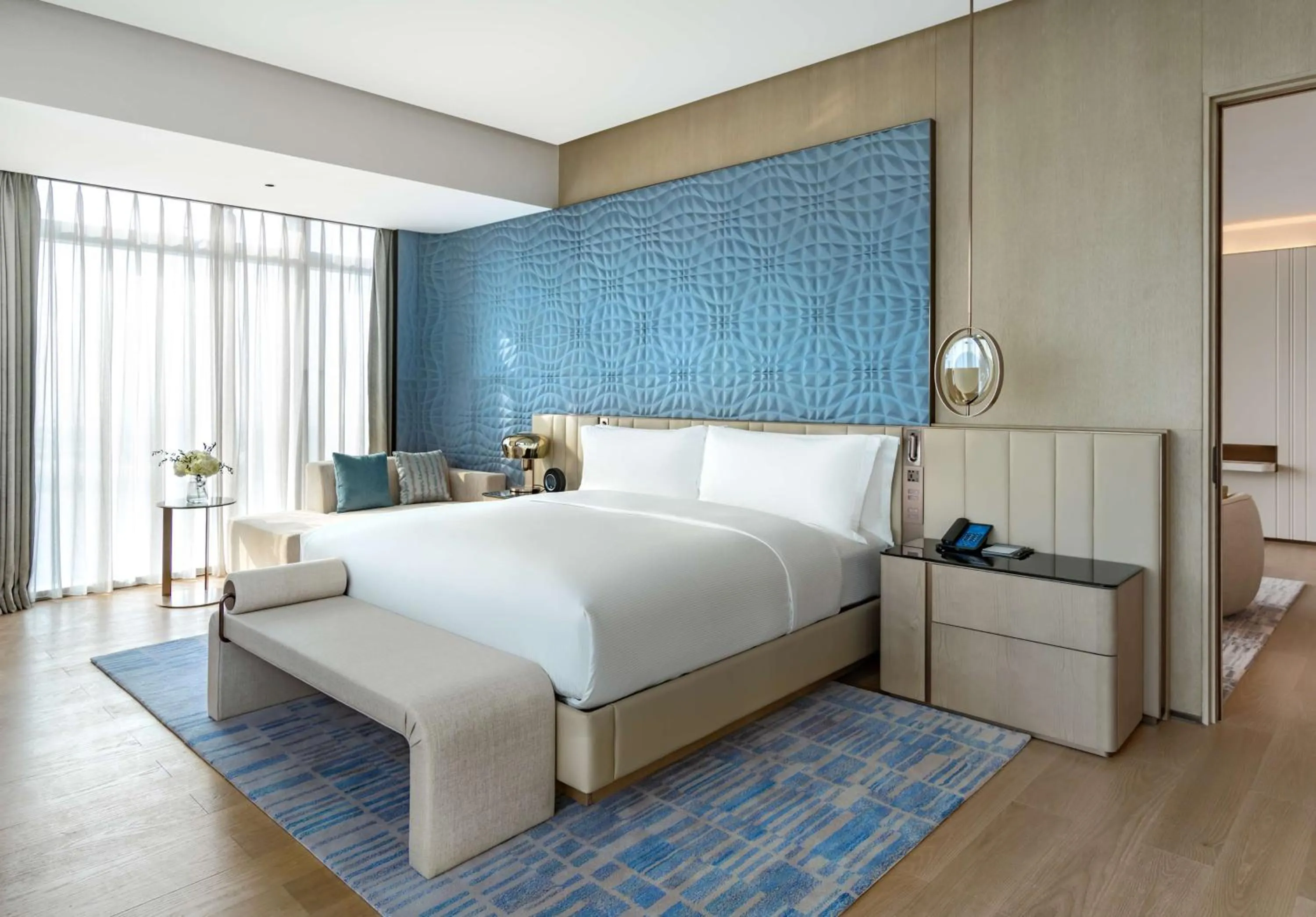 Bed in Hilton Shenzhen World Exhibition & Convention Center - Only 5 minutes' walk to WECC