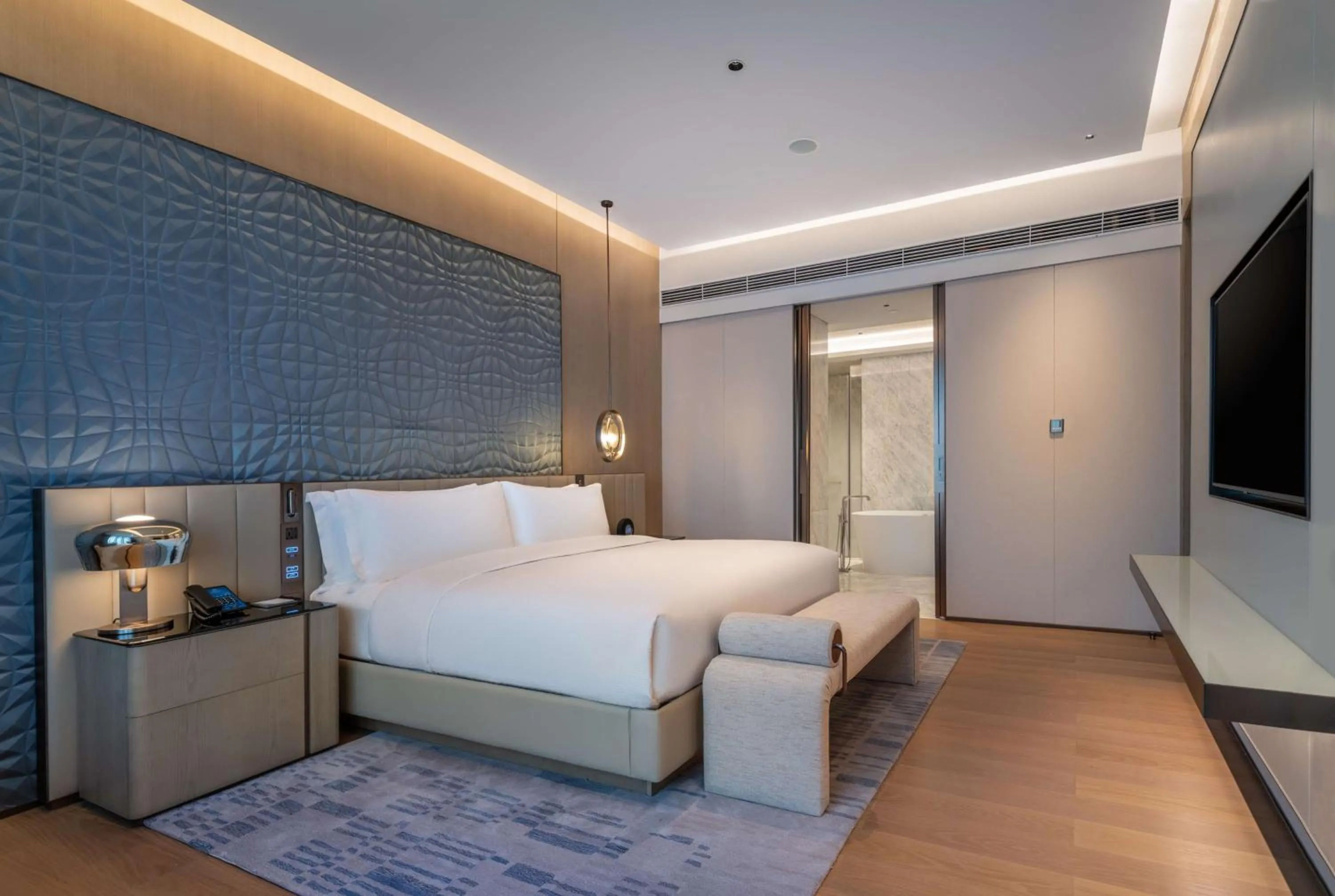 Bed in Hilton Shenzhen World Exhibition & Convention Center - Only 5 minutes' walk to WECC