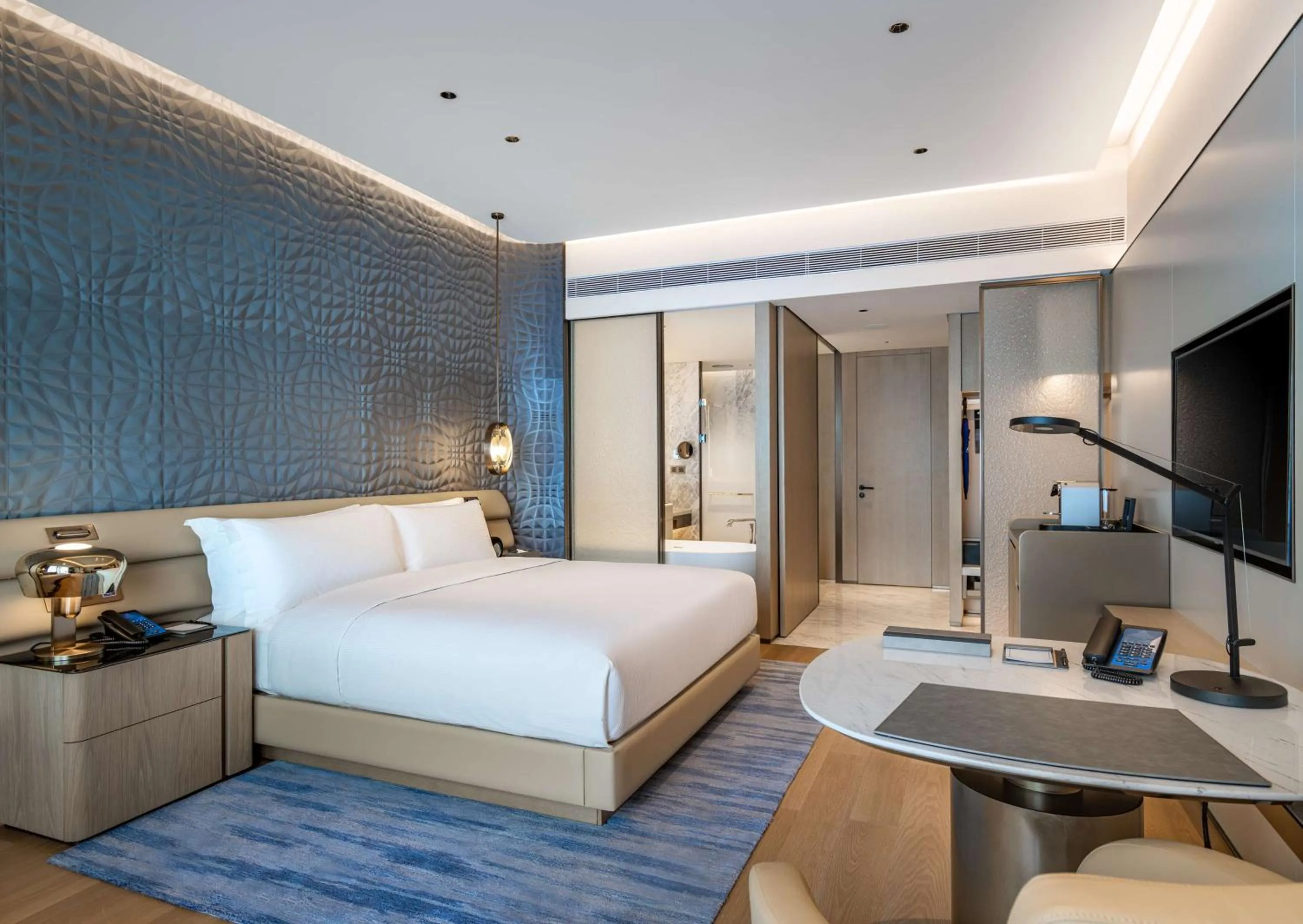 Bedroom, Bed in Hilton Shenzhen World Exhibition & Convention Center - Only 5 minutes' walk to WECC