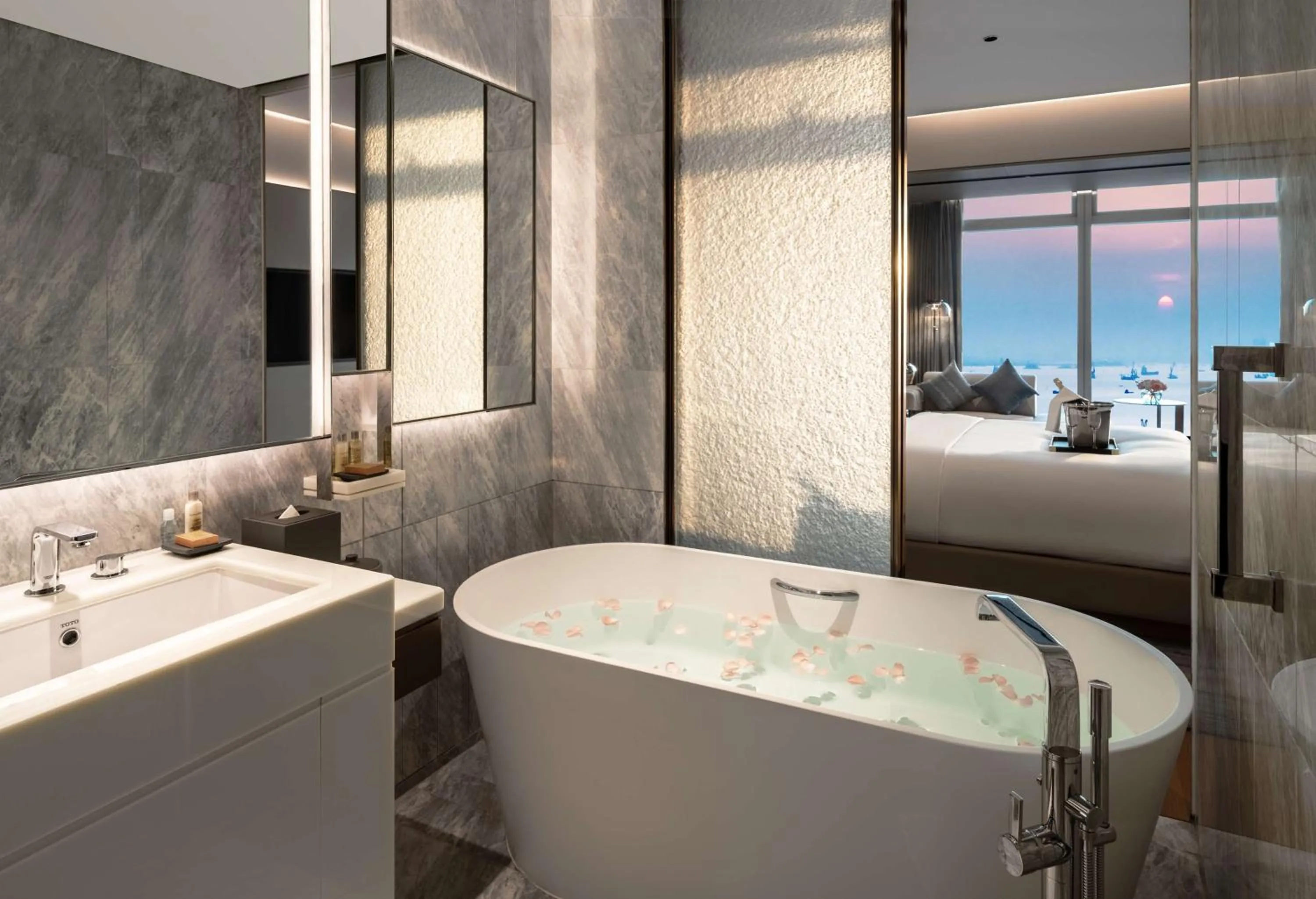 Bathroom in Hilton Shenzhen World Exhibition & Convention Center - Only 5 minutes' walk to WECC