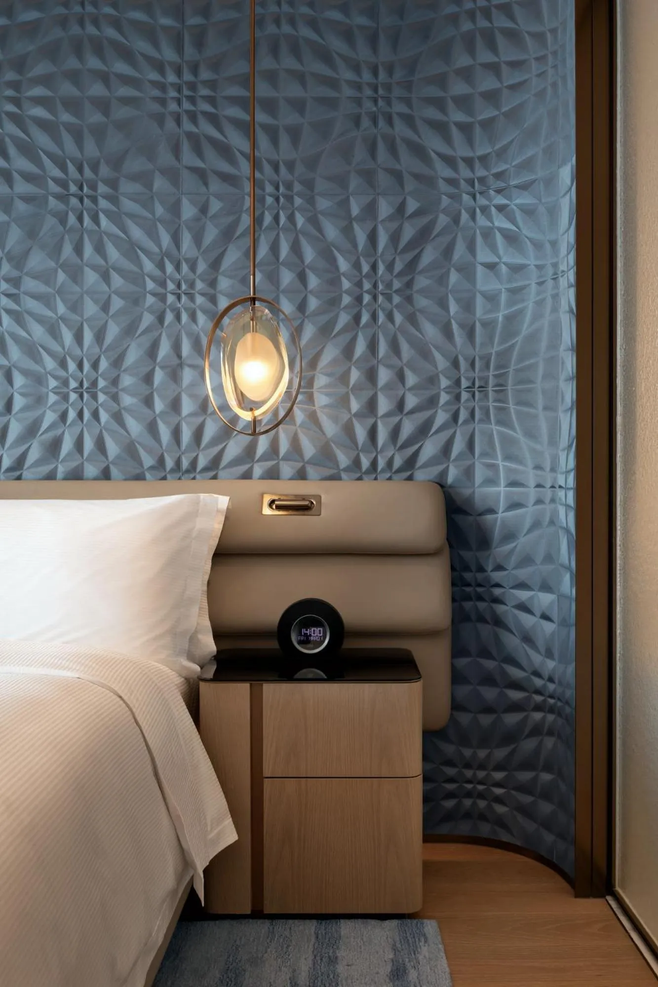 Photo of the whole room, Bed in Hilton Shenzhen World Exhibition & Convention Center - Only 5 minutes' walk to WECC