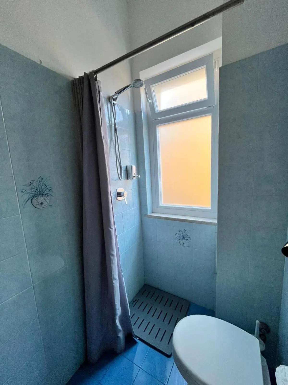 Shower in Domus Getsemani