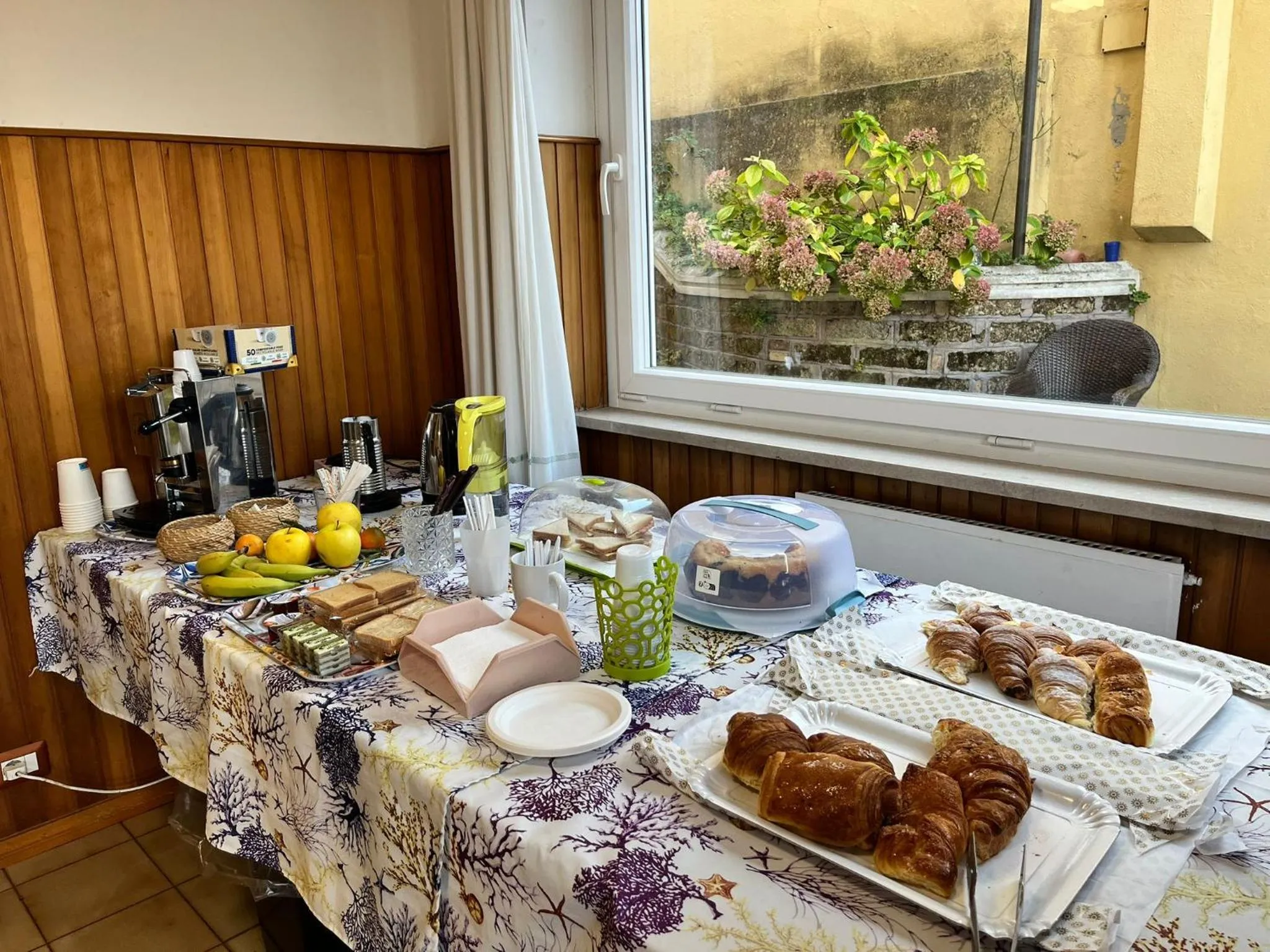 Buffet breakfast in Domus Getsemani