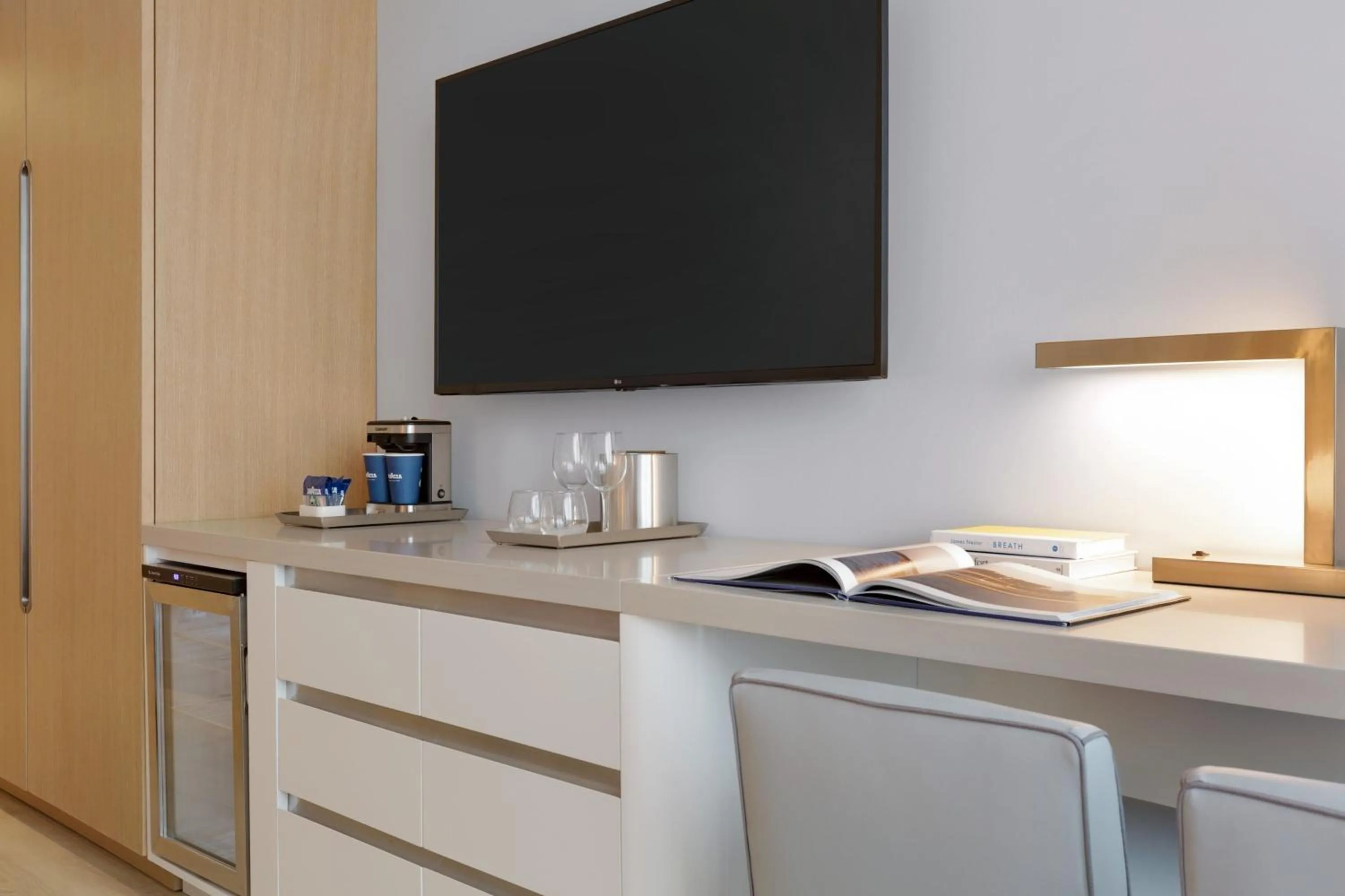 Photo of the whole room in The Viv Hotel, Anaheim, a Tribute Portfolio Hotel