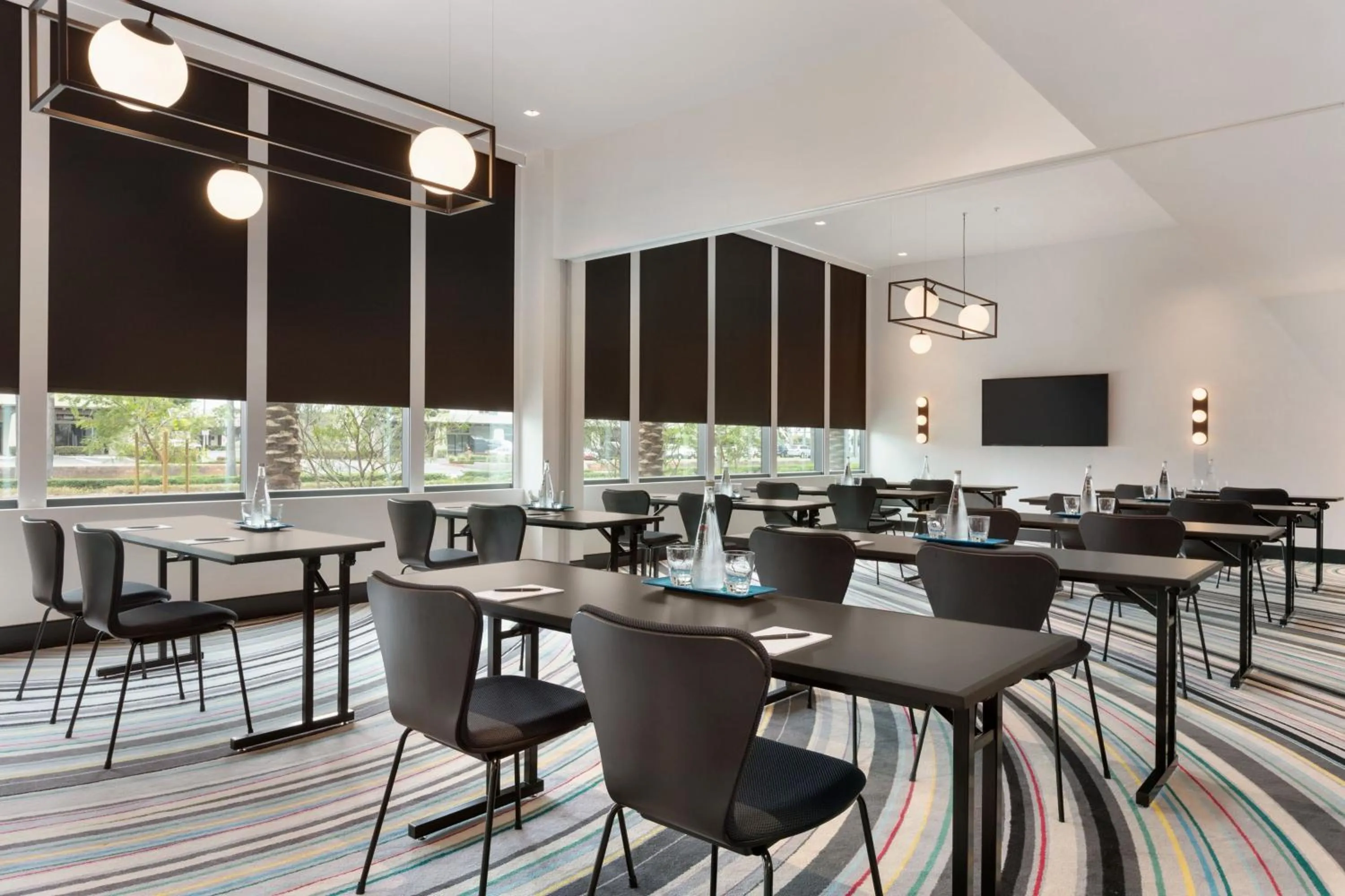 Meeting/conference room in The Viv Hotel, Anaheim, a Tribute Portfolio Hotel