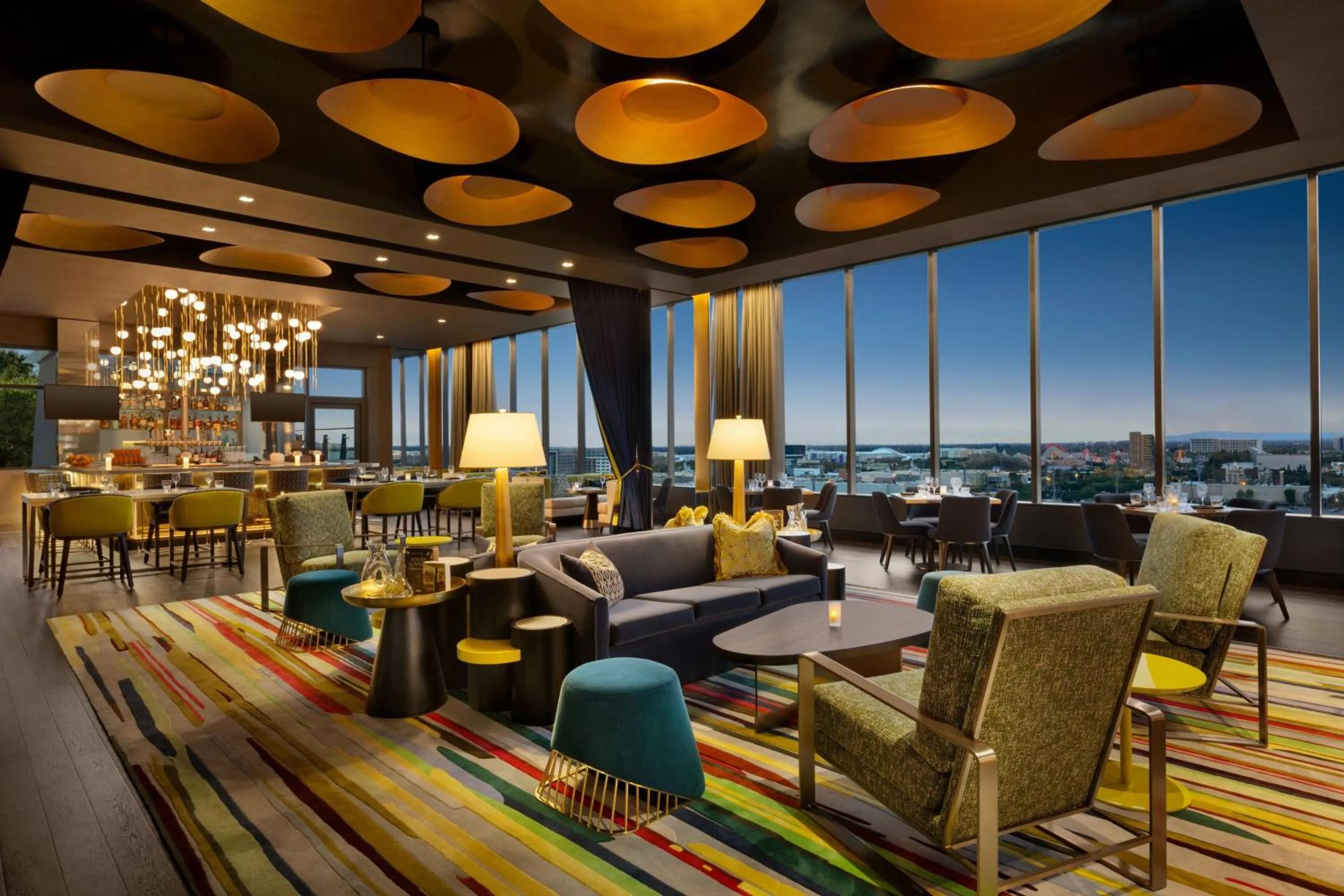 Lounge or bar in The Viv Hotel, Anaheim, a Tribute Portfolio Hotel