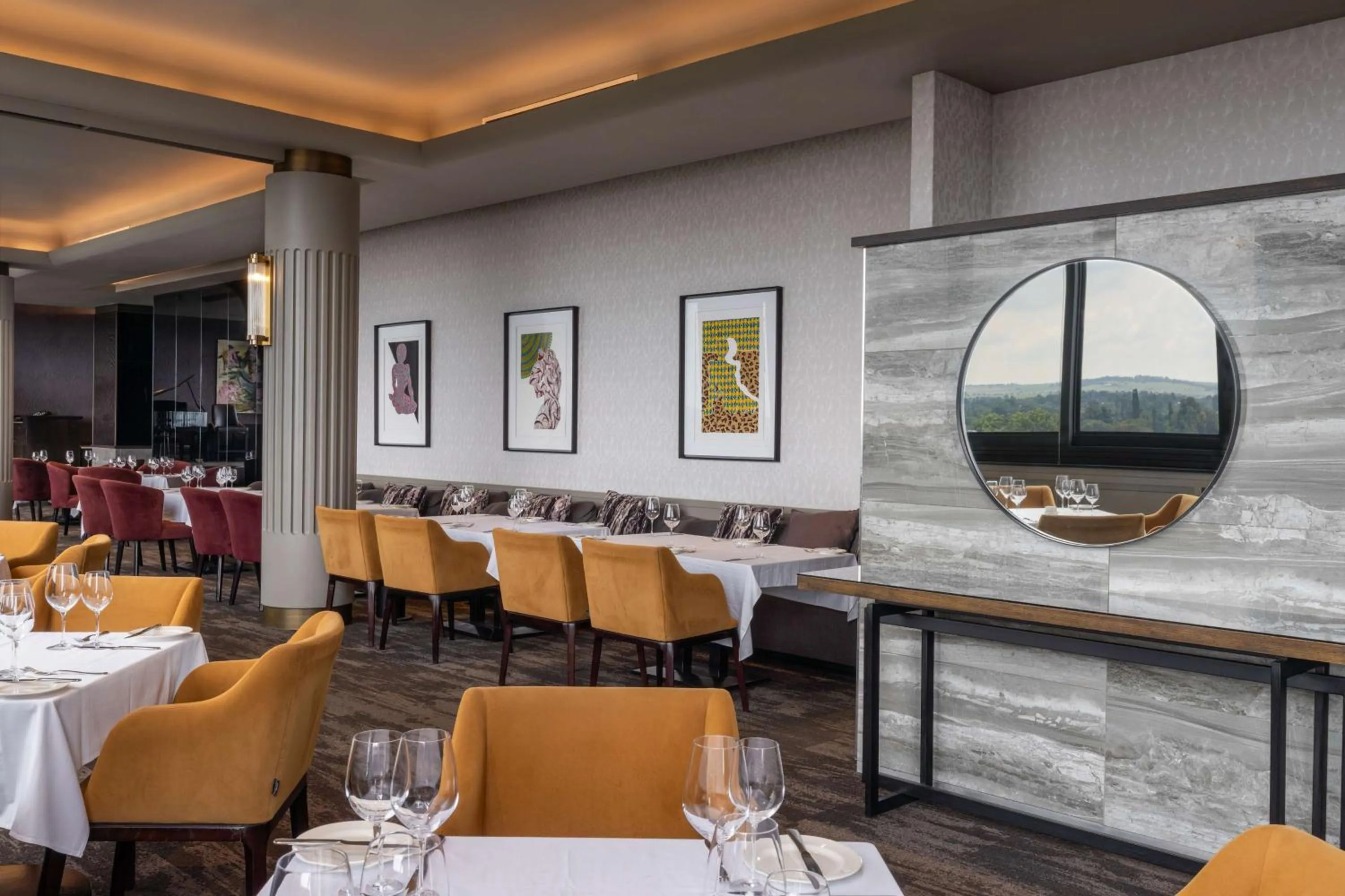 Restaurant/places to eat in Radisson Hotel and Convention Centre OR Tambo Airport