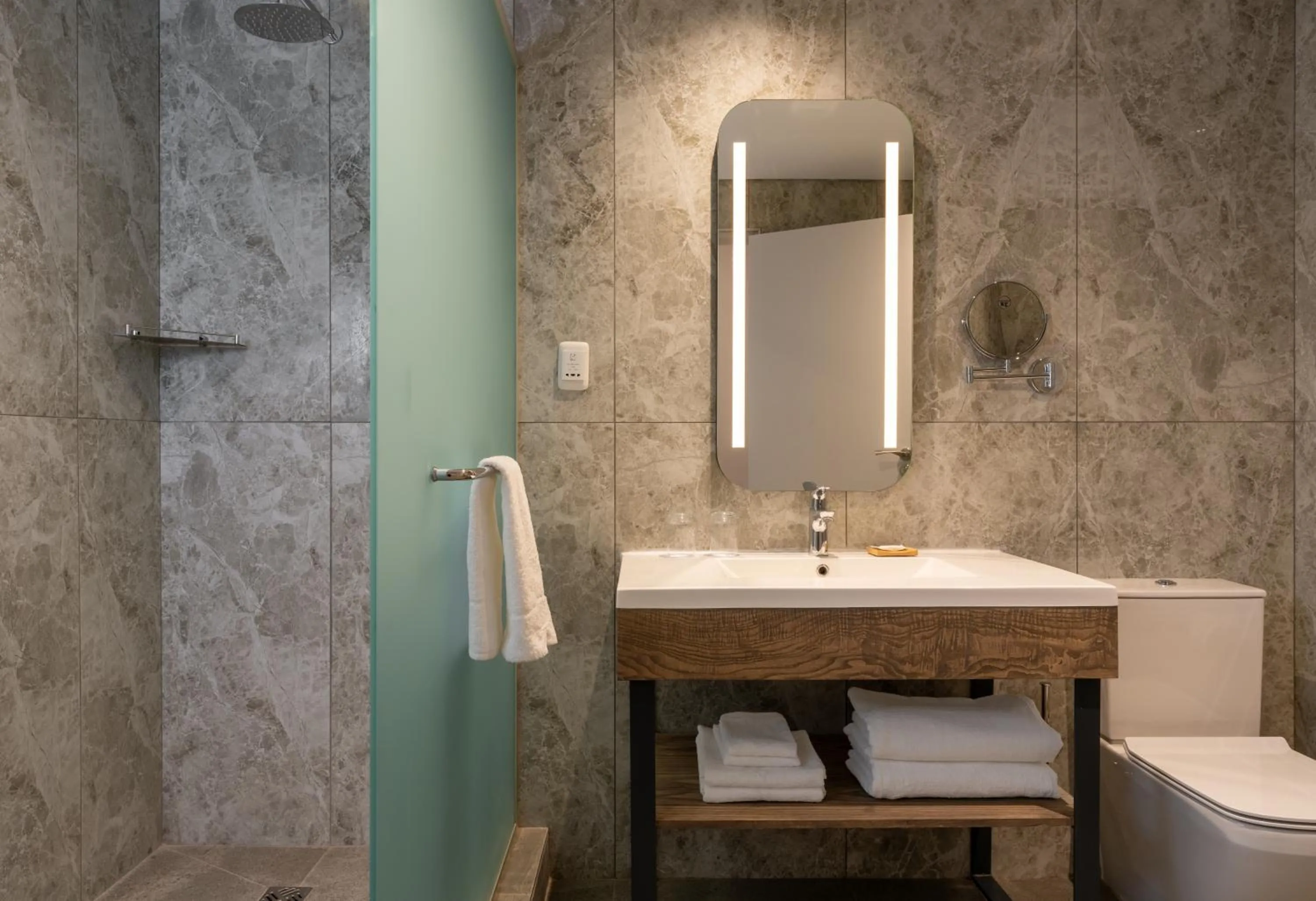 Shower in Radisson Hotel and Convention Centre OR Tambo Airport