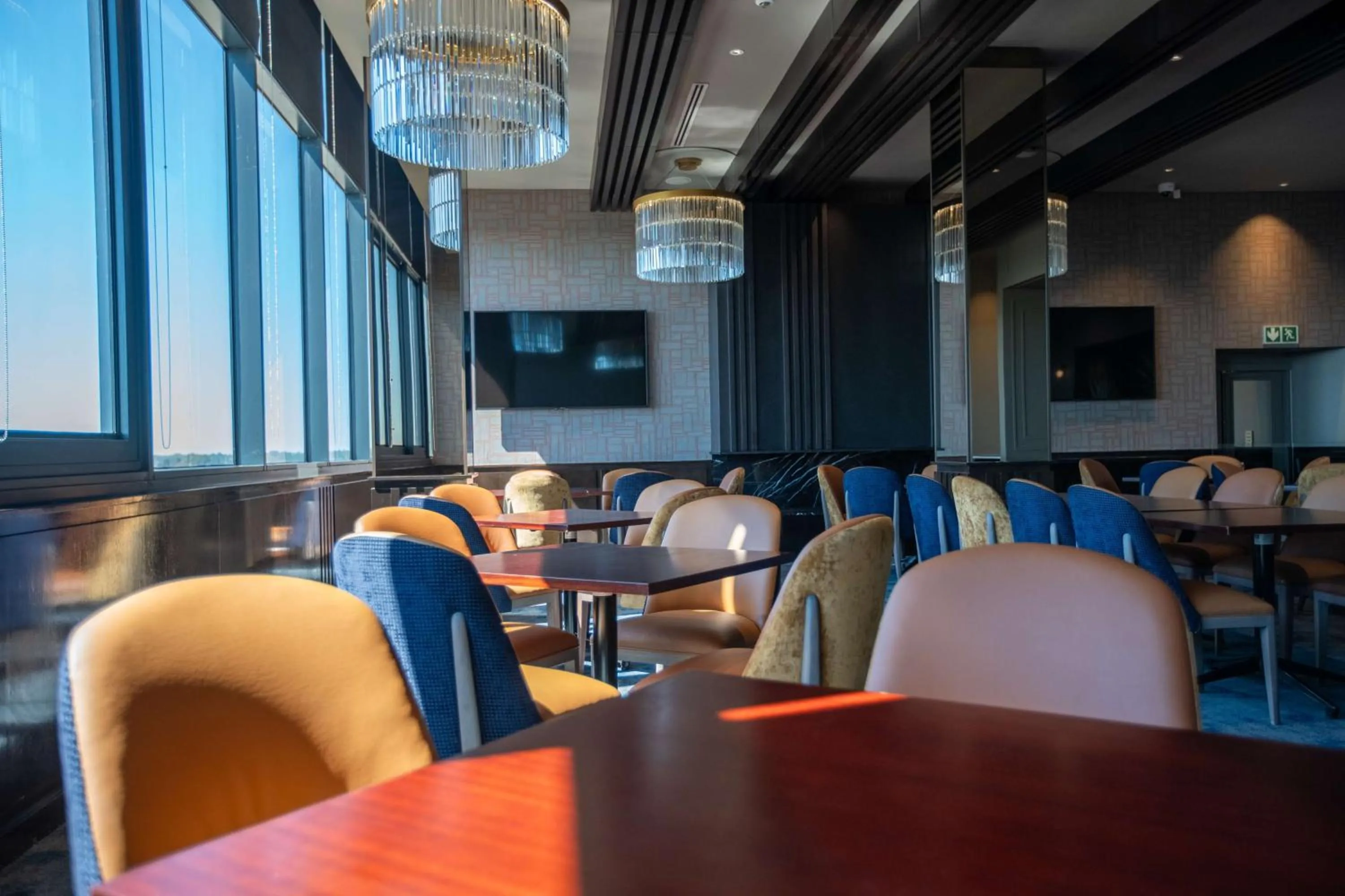 Restaurant/places to eat in Radisson Hotel and Convention Centre OR Tambo Airport