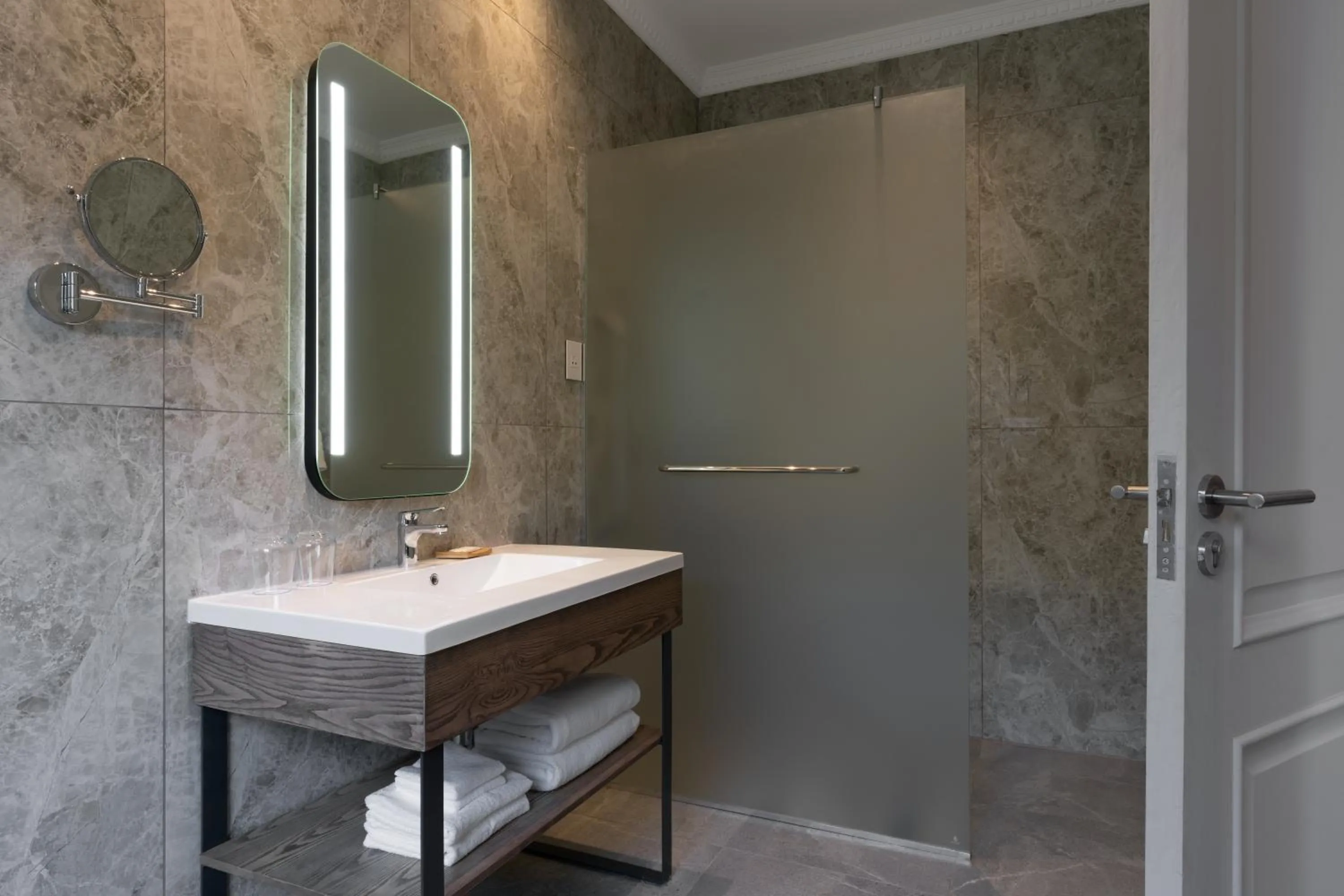 Shower in Radisson Hotel and Convention Centre OR Tambo Airport