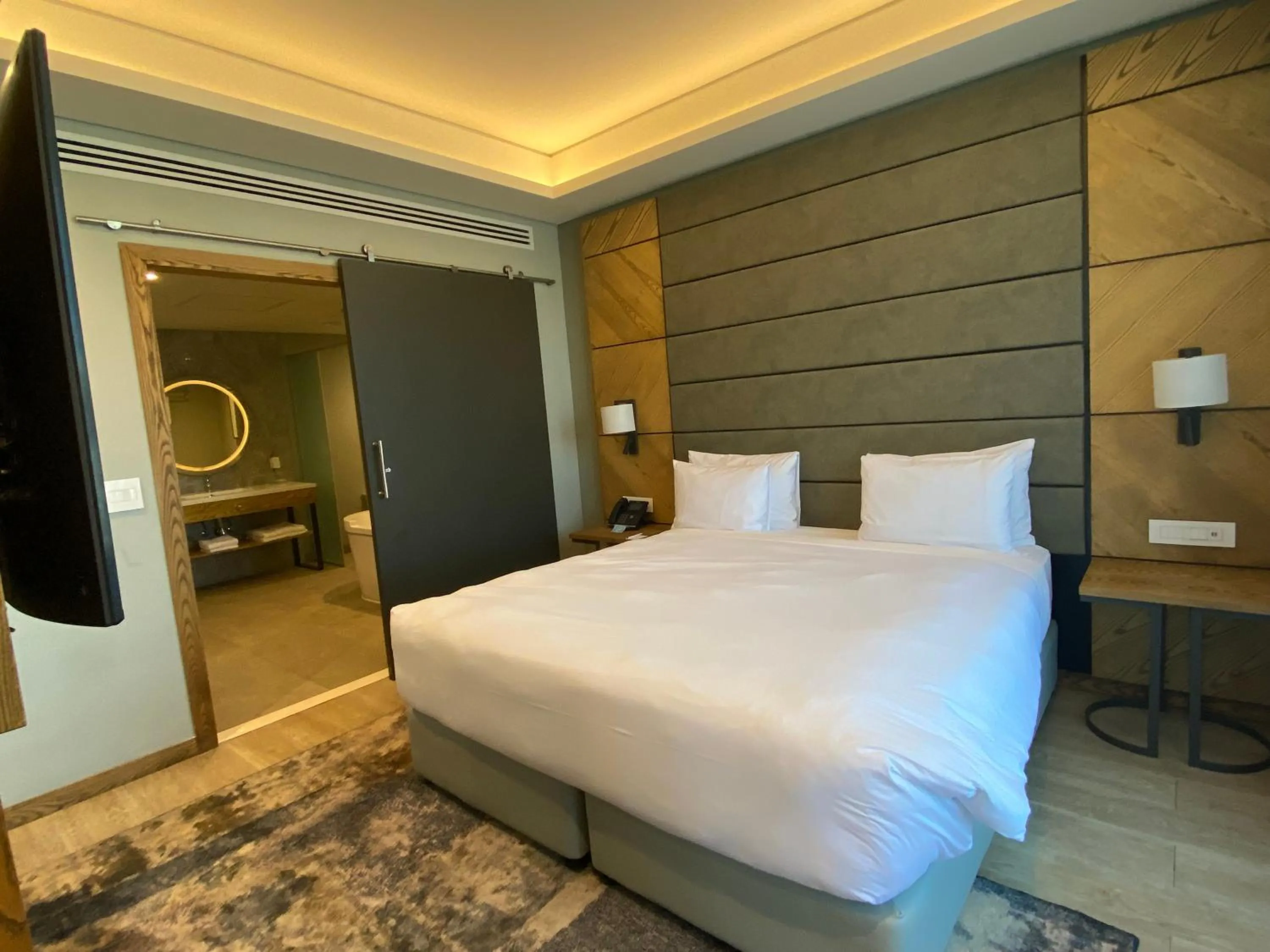 Bedroom, Bed in Radisson Hotel and Convention Centre OR Tambo Airport