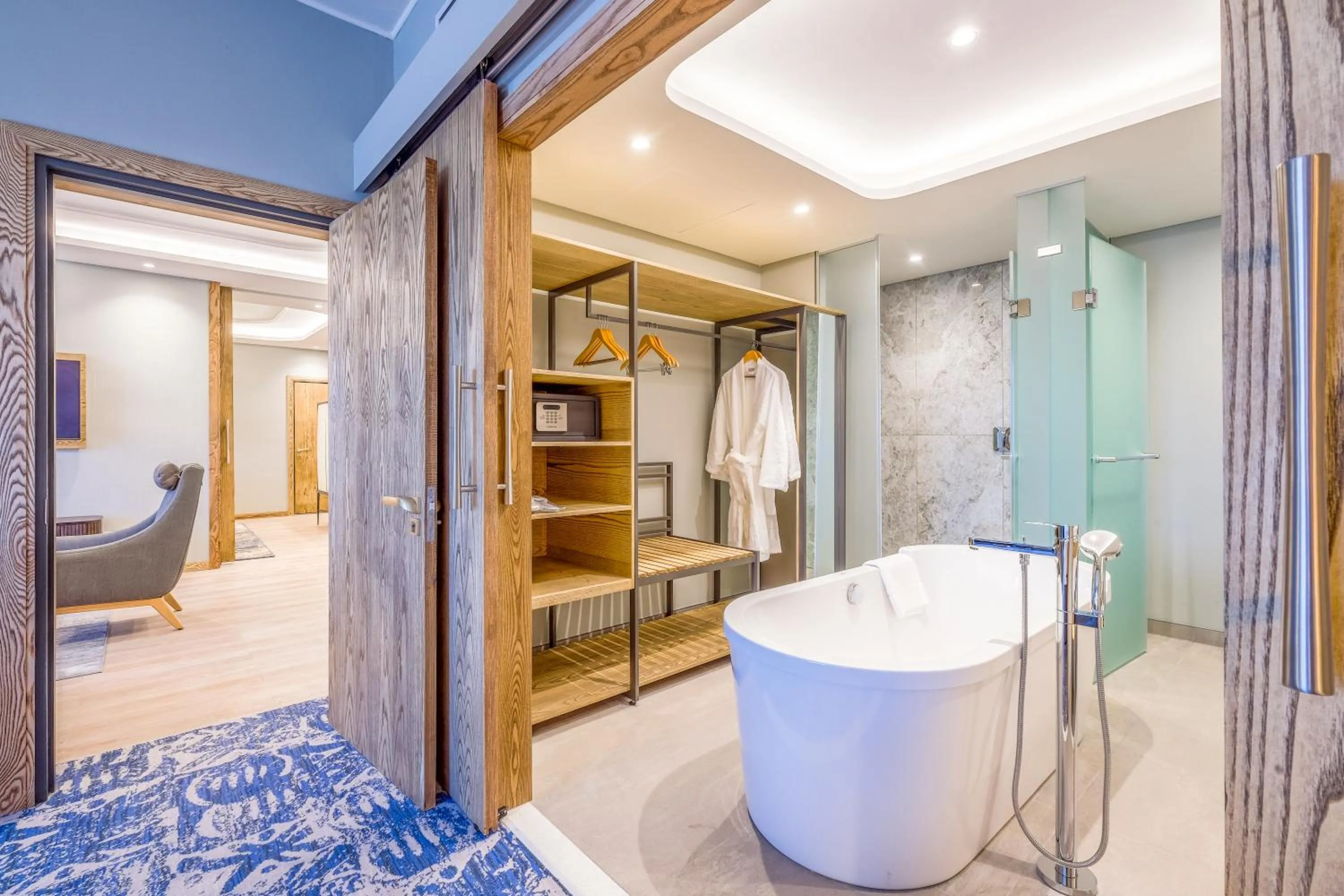 Shower in Radisson Hotel and Convention Centre OR Tambo Airport