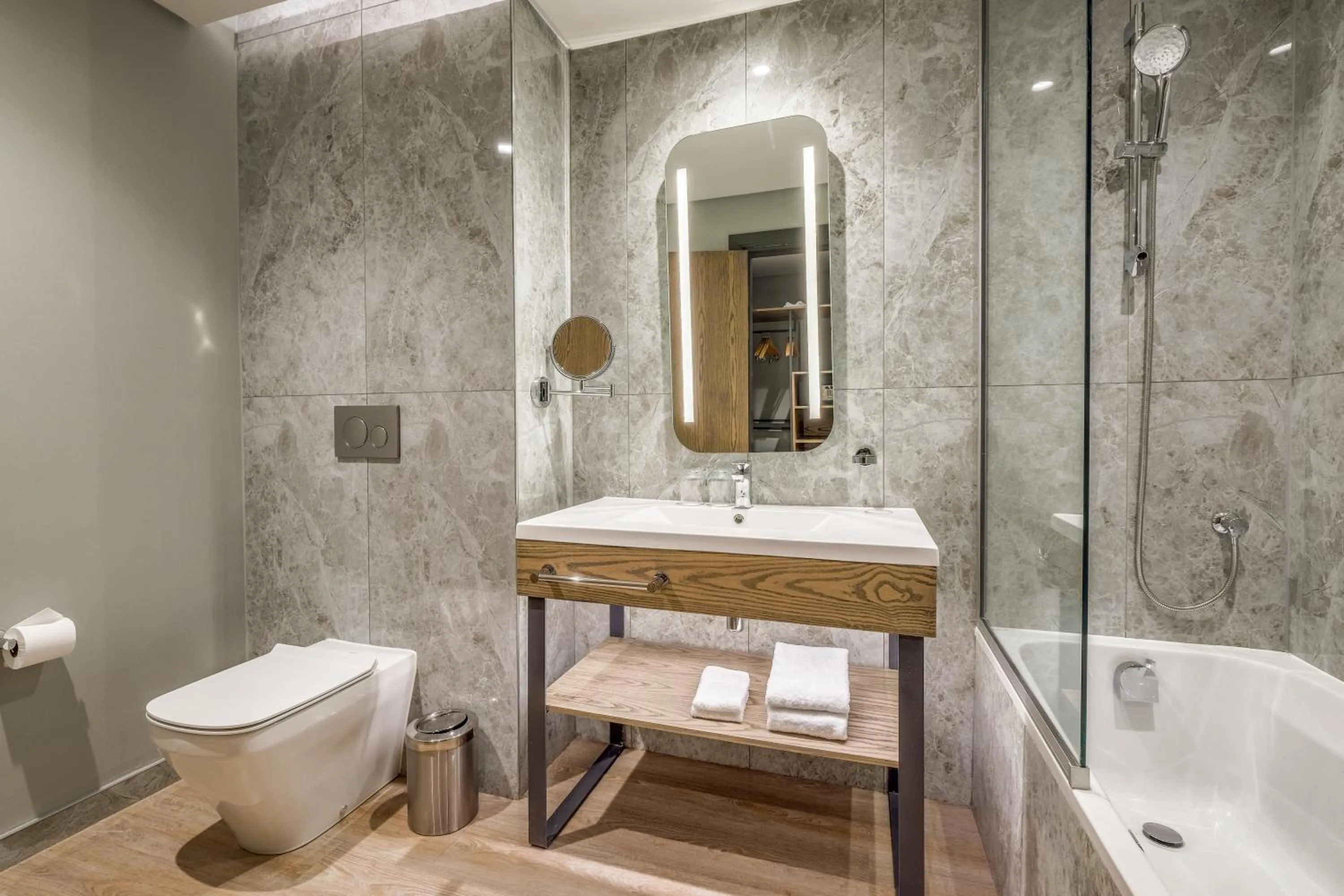 Shower in Radisson Hotel and Convention Centre OR Tambo Airport