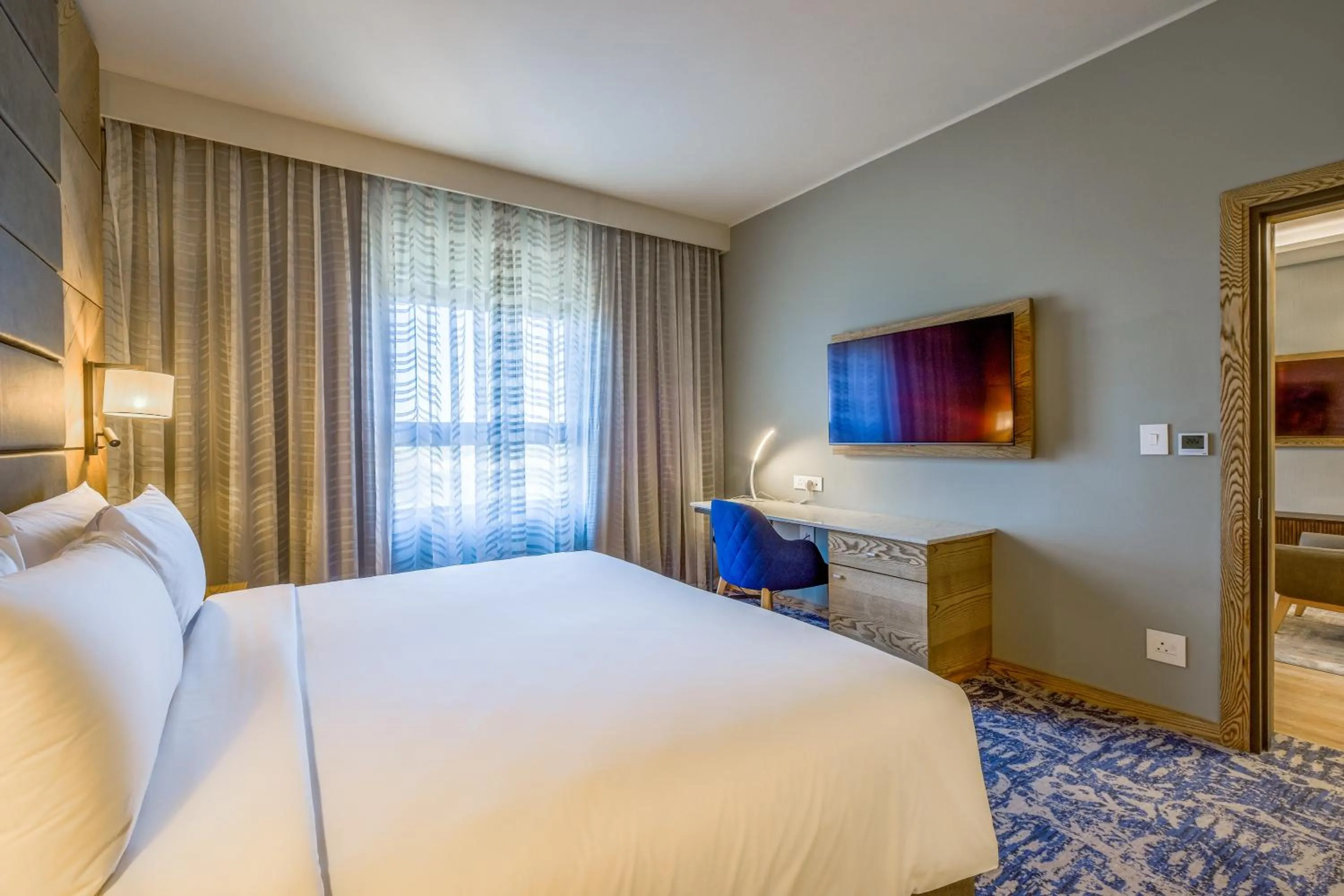 TV and multimedia, Bed in Radisson Hotel and Convention Centre OR Tambo Airport