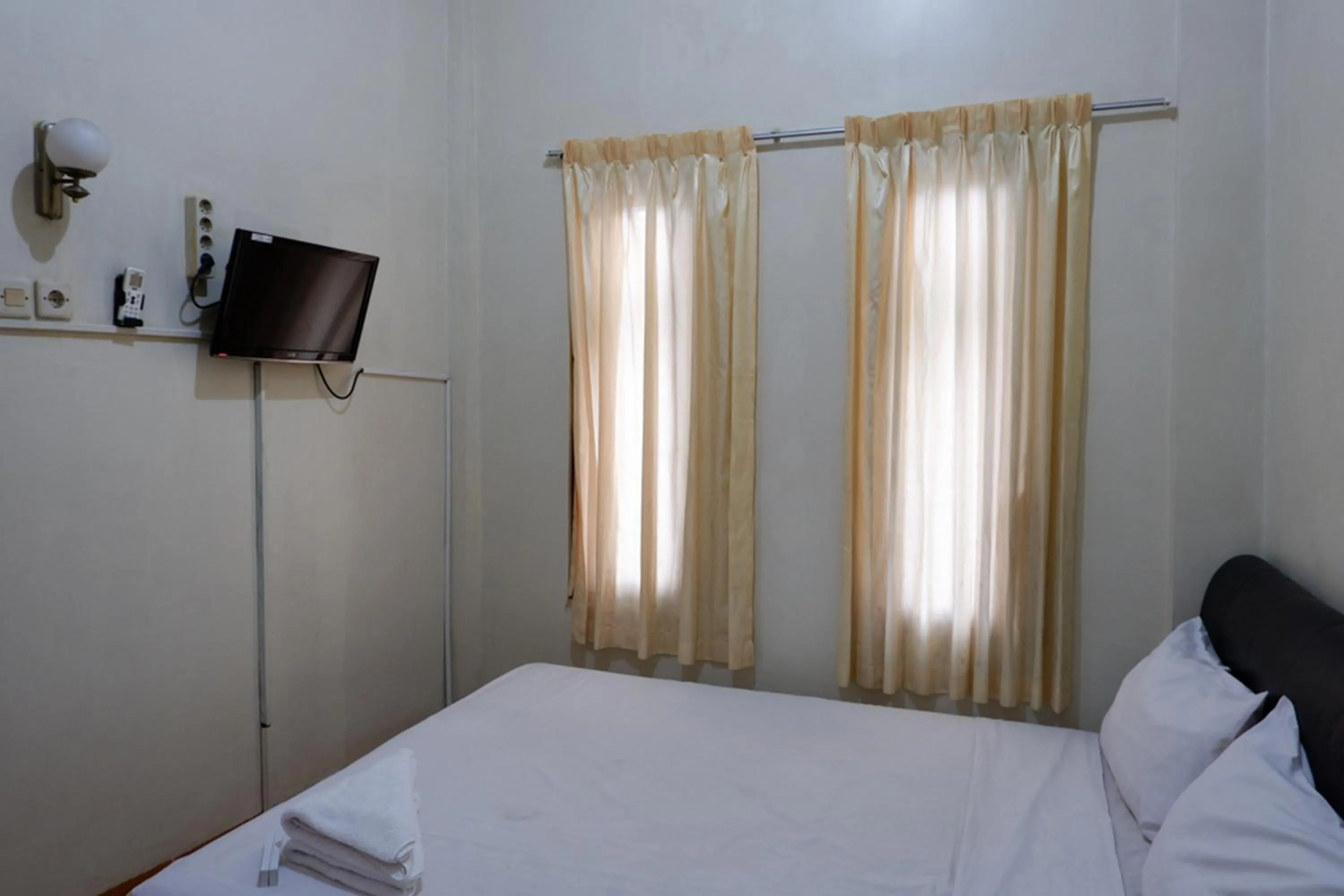 Bed in Khresna Guest House Malioboro Mitra RedDoorz