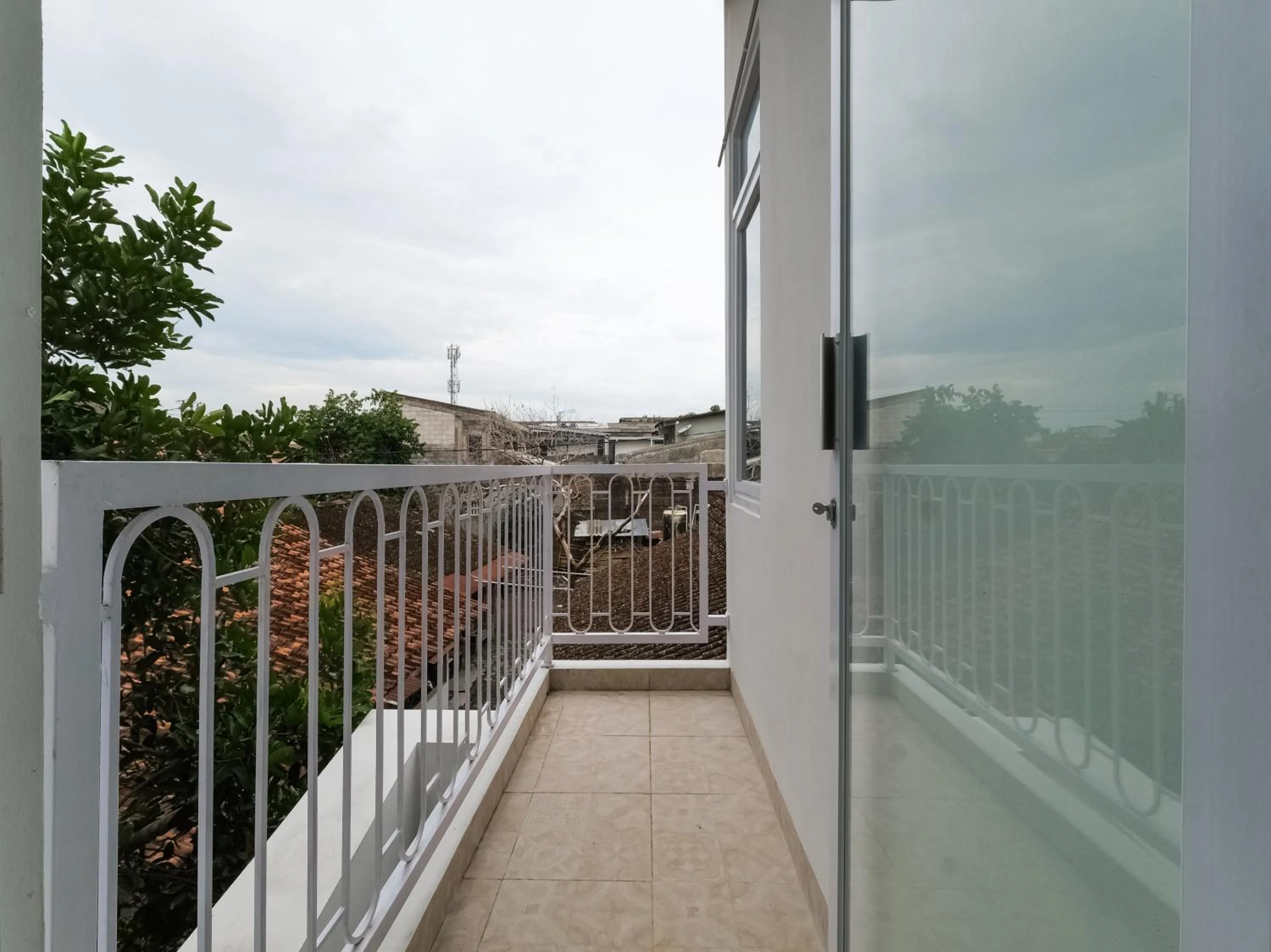 Balcony/Terrace in Super OYO Collection O 90023 Damar Kusumo Guest House