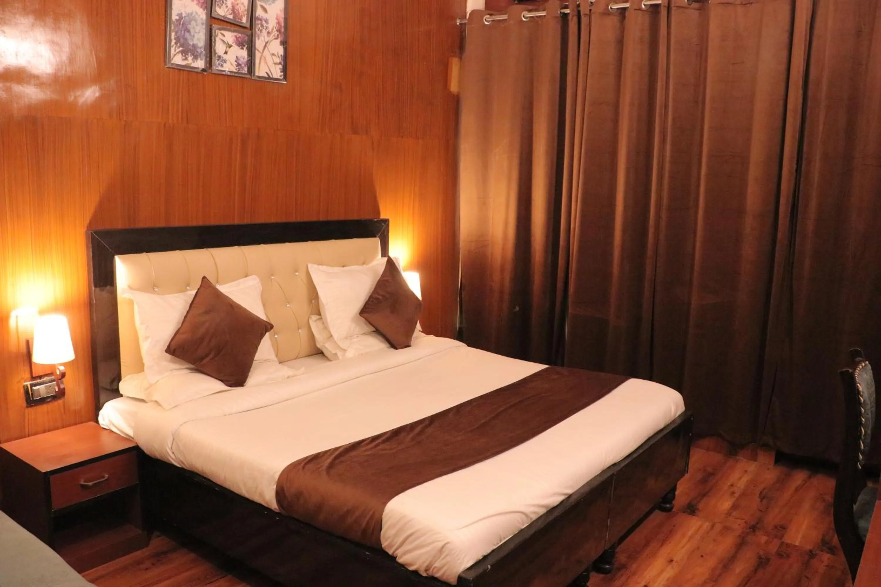 Bedroom, Bed in Hotel Rajat Residency Bijnor