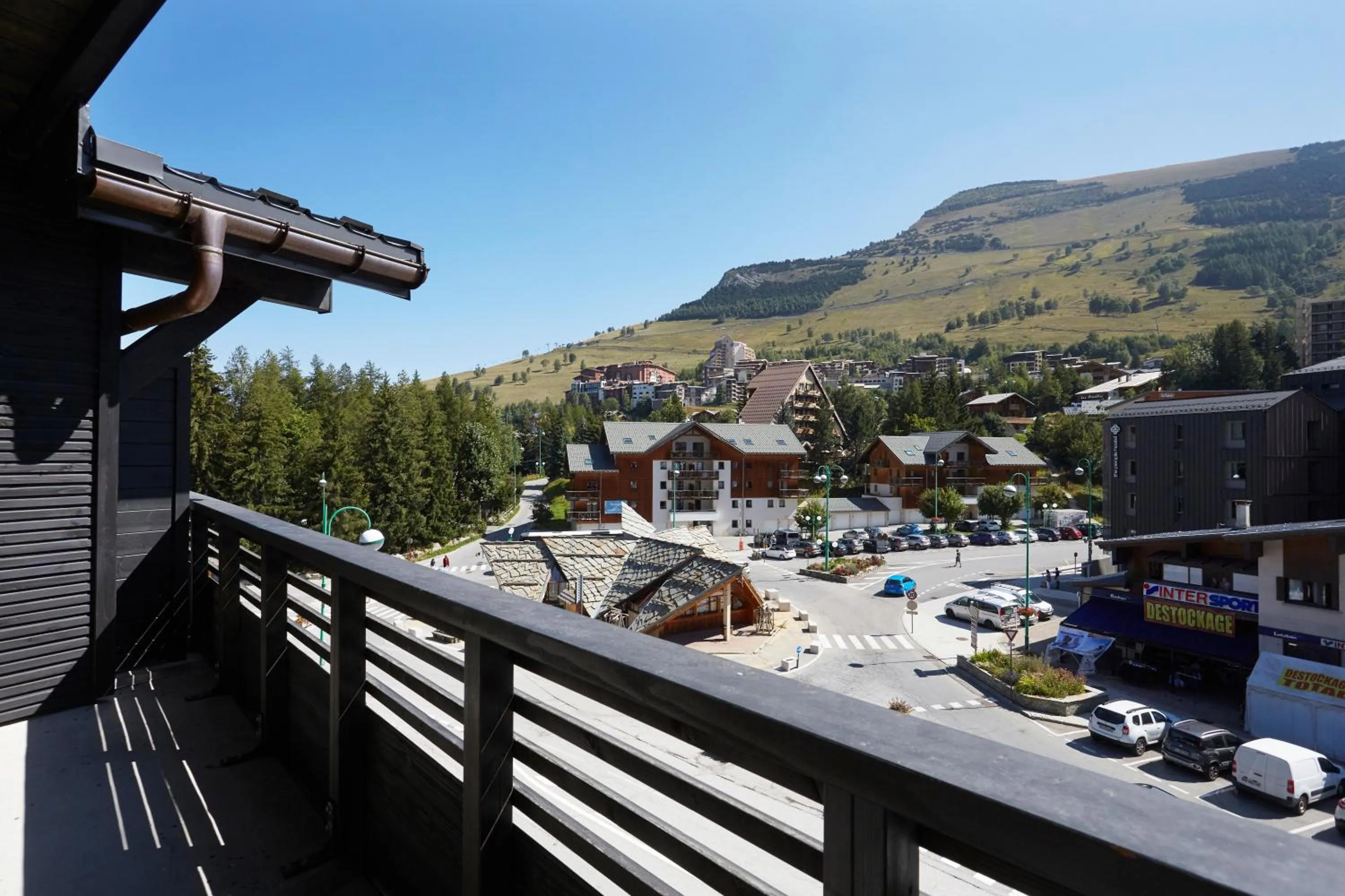 Mountain view in Résidence Néméa Le Hameau - Les Deux Alpes