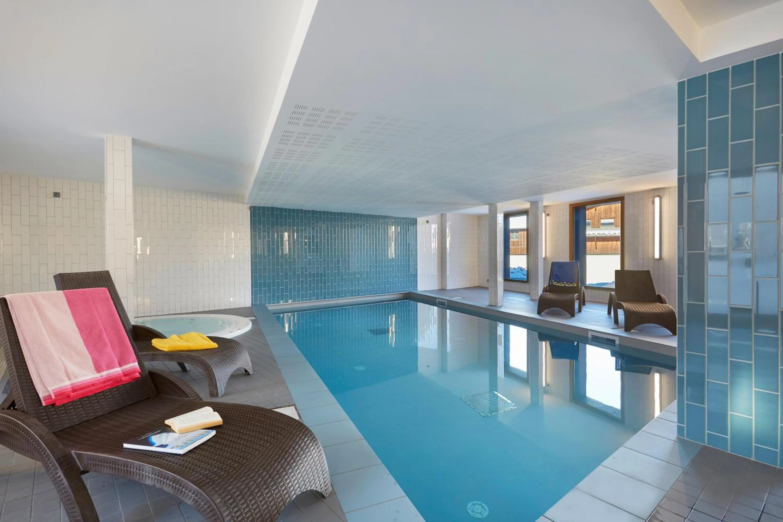 Swimming pool in Résidence Néméa Le Hameau - Les Deux Alpes