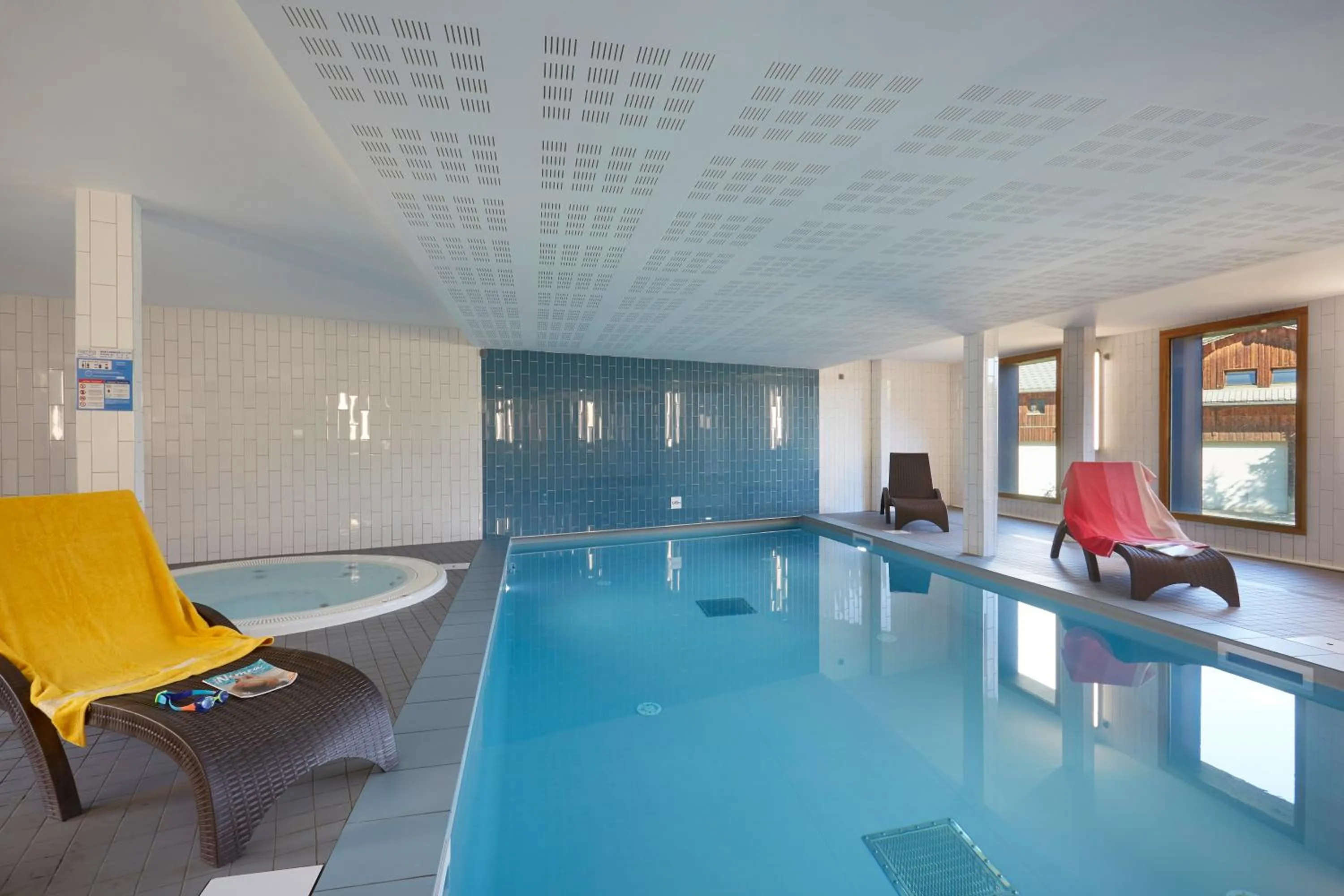 Swimming pool in Résidence Néméa Le Hameau - Les Deux Alpes