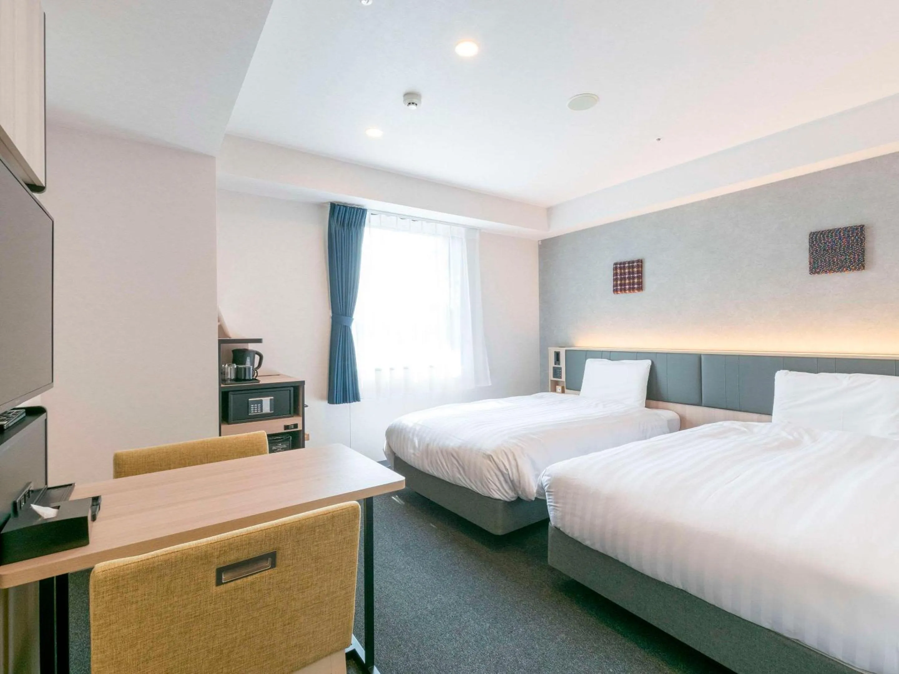 Bedroom, Bed in Comfort Hotel Nagoya Meiekiminami